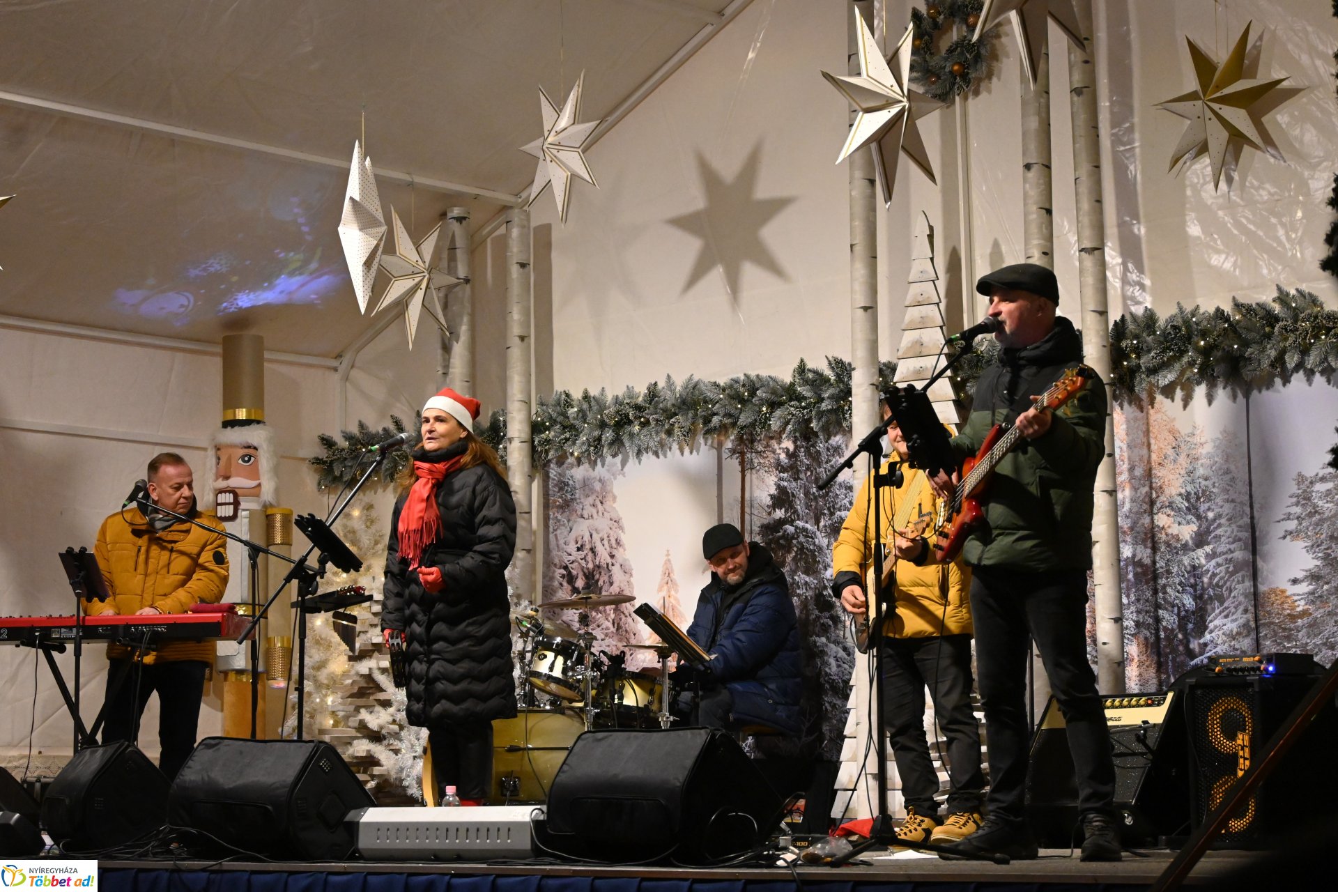A Polip Band adventi  műsora - koncert a Kossuth téren