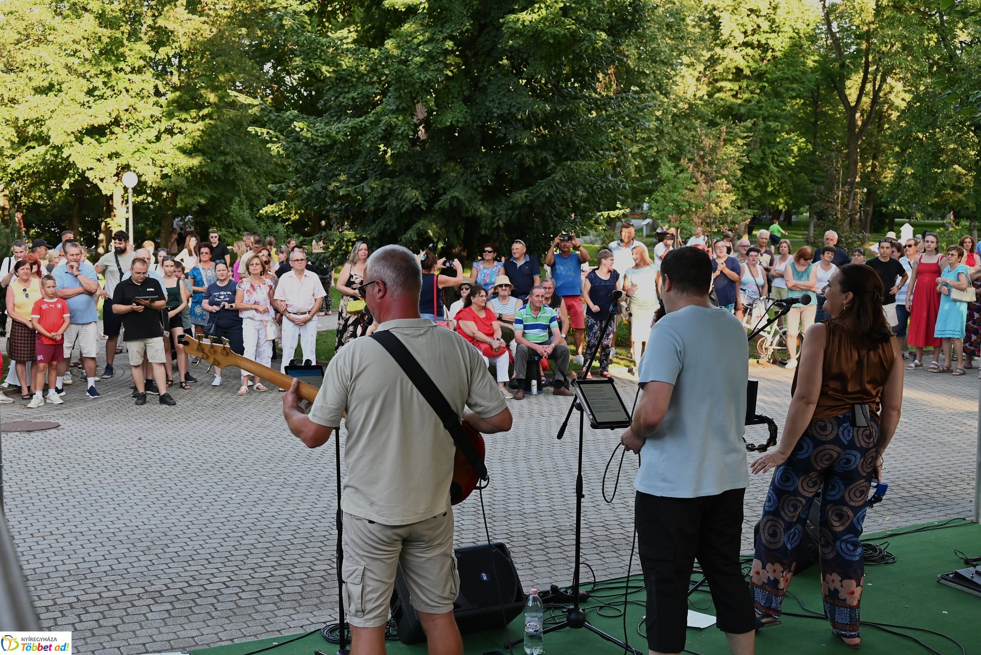 A Polip Band  koncertje a Zene Sóstón programsorozat színpadán