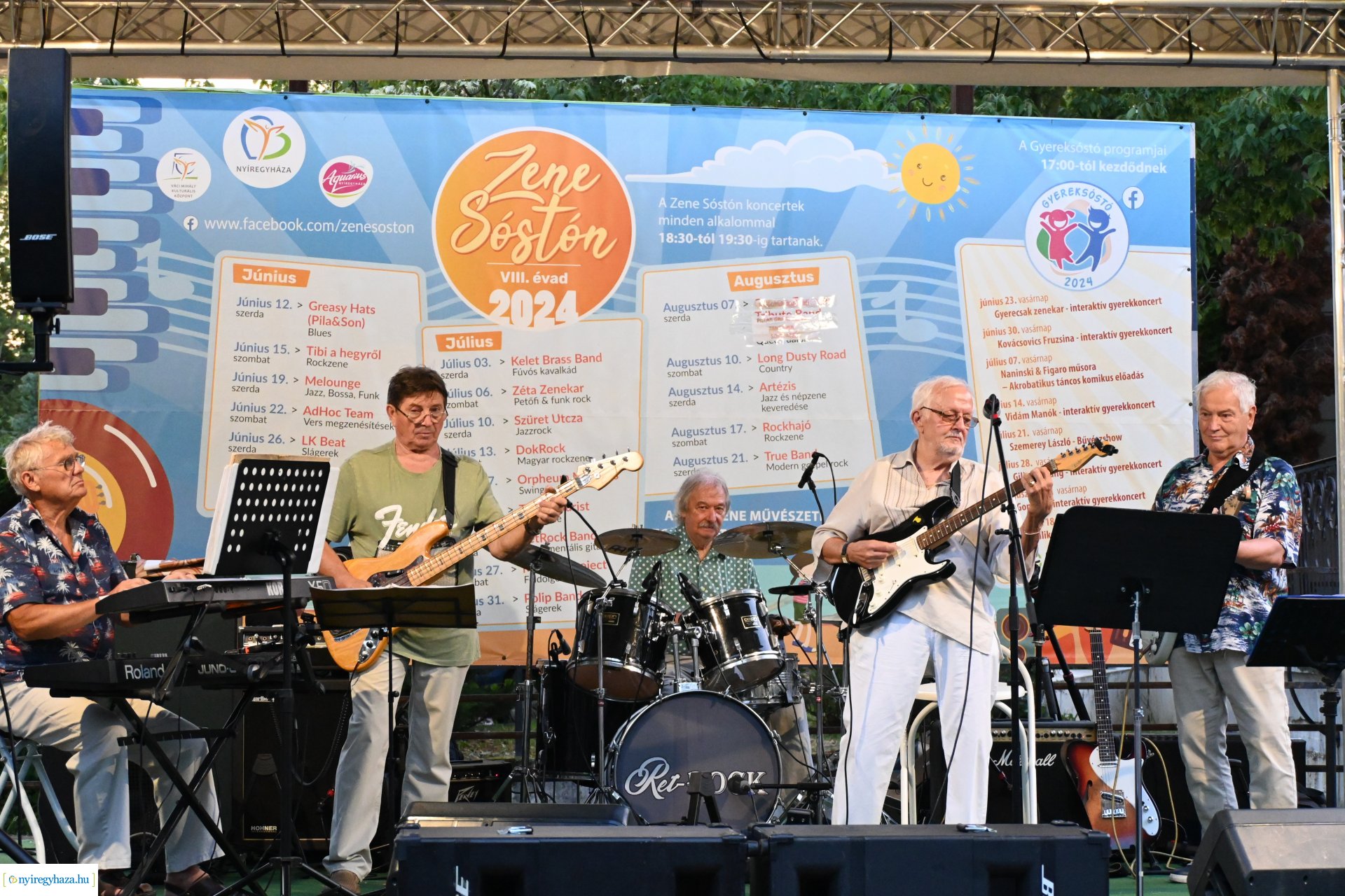 A Ret-Rock Band koncertje a Zene Sóstón programsorozat színpadán