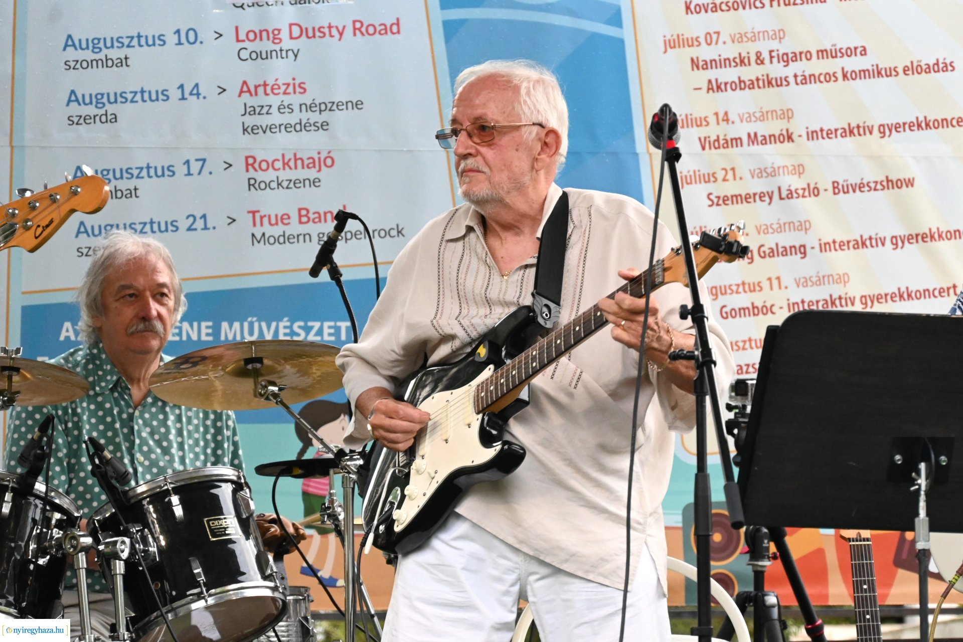 A Ret-Rock Band koncertje a Zene Sóstón programsorozat színpadán