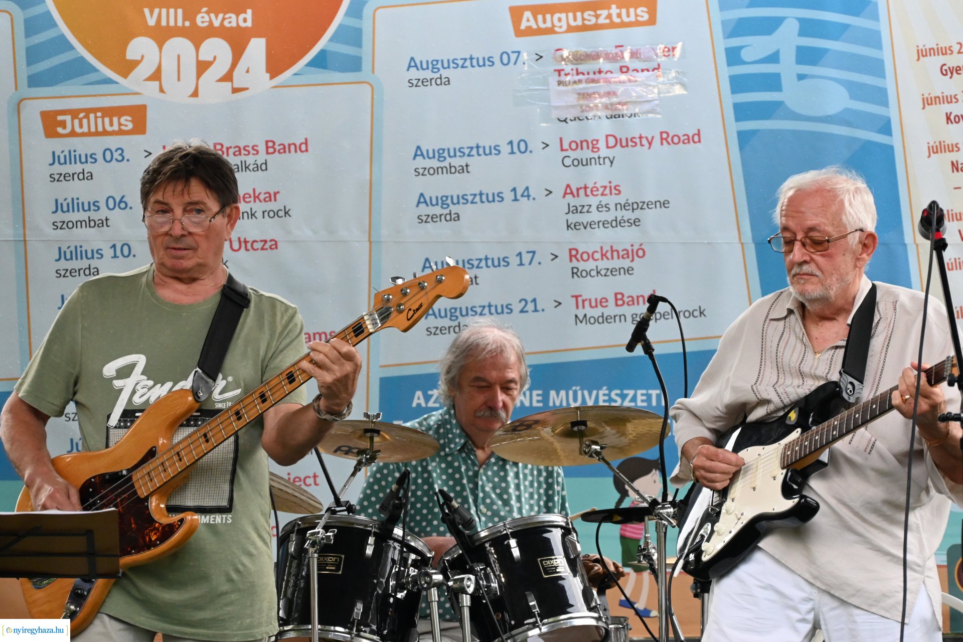 A Ret-Rock Band koncertje a Zene Sóstón programsorozat színpadán