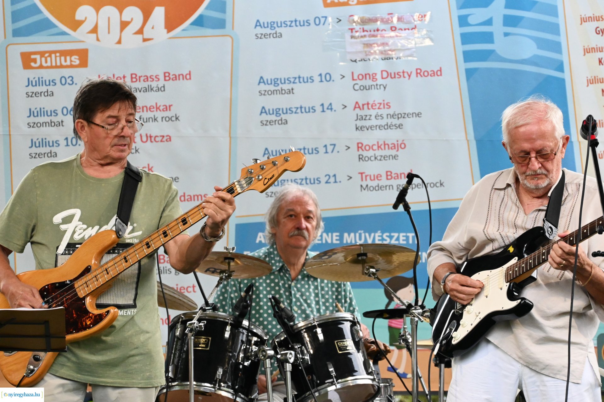 A Ret-Rock Band koncertje a Zene Sóstón programsorozat színpadán