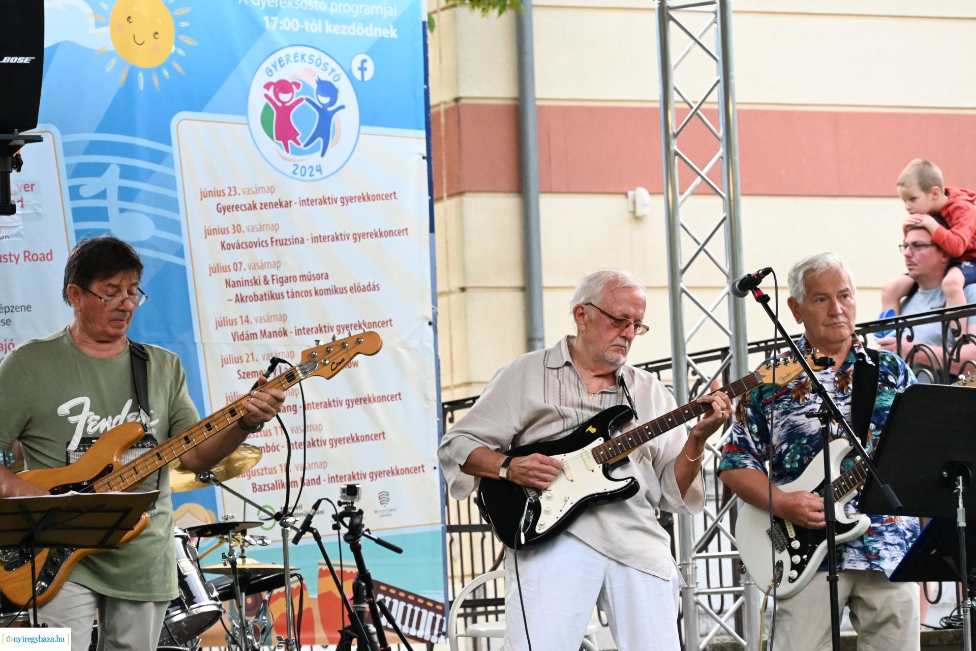 A Ret-Rock Band koncertje a Zene Sóstón programsorozat színpadán