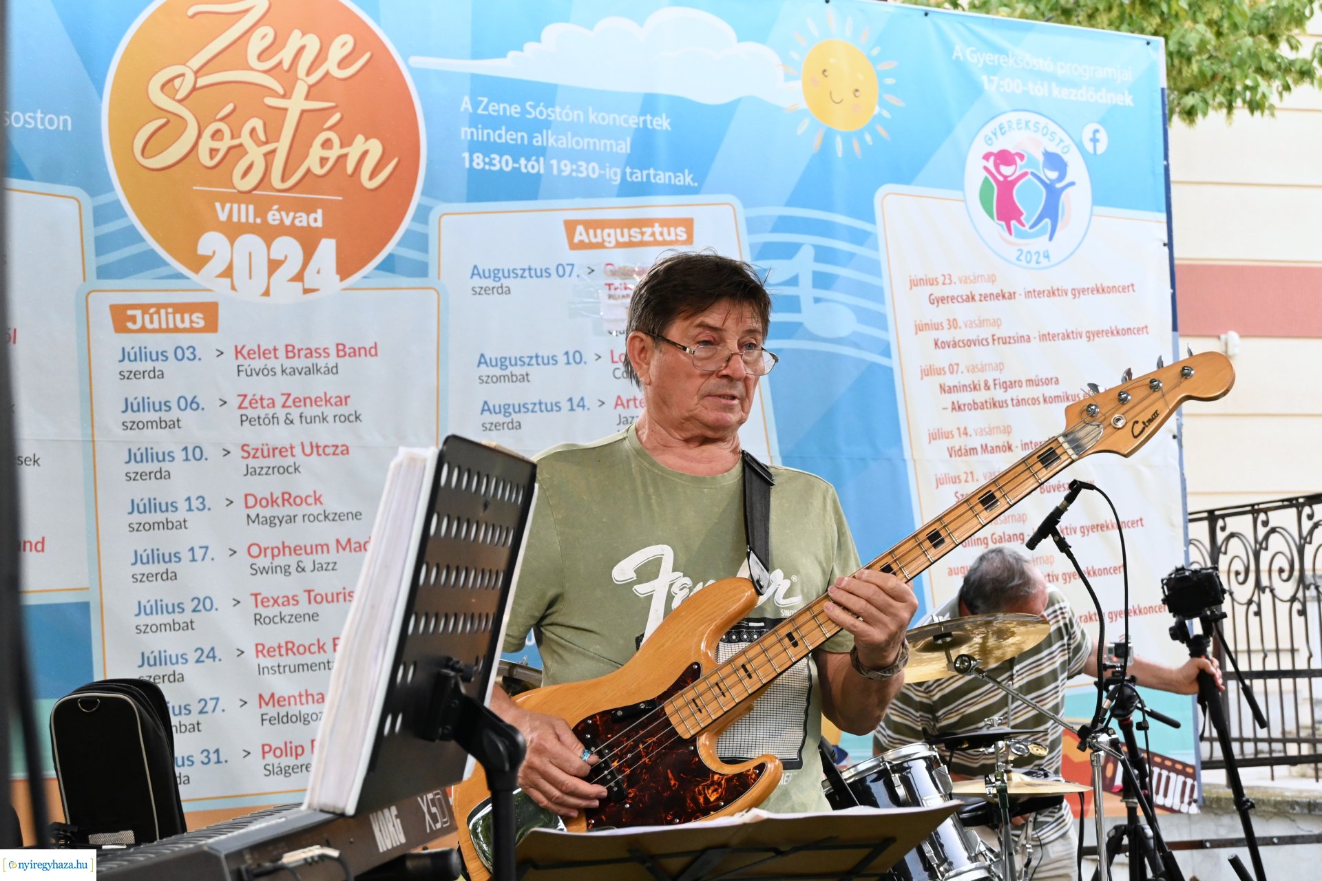 A Ret-Rock Band koncertje a Zene Sóstón programsorozat színpadán