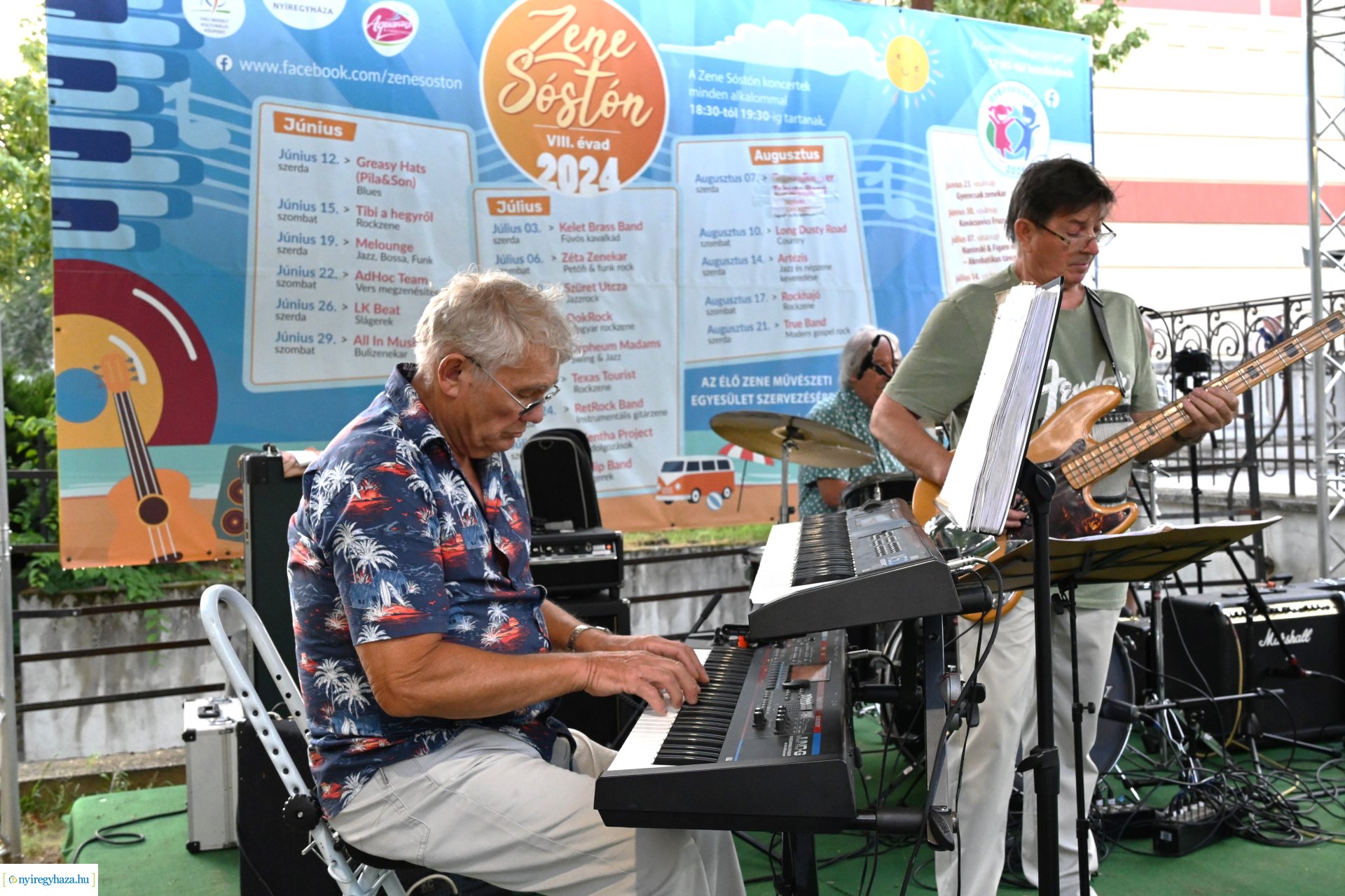 A Ret-Rock Band koncertje a Zene Sóstón programsorozat színpadán