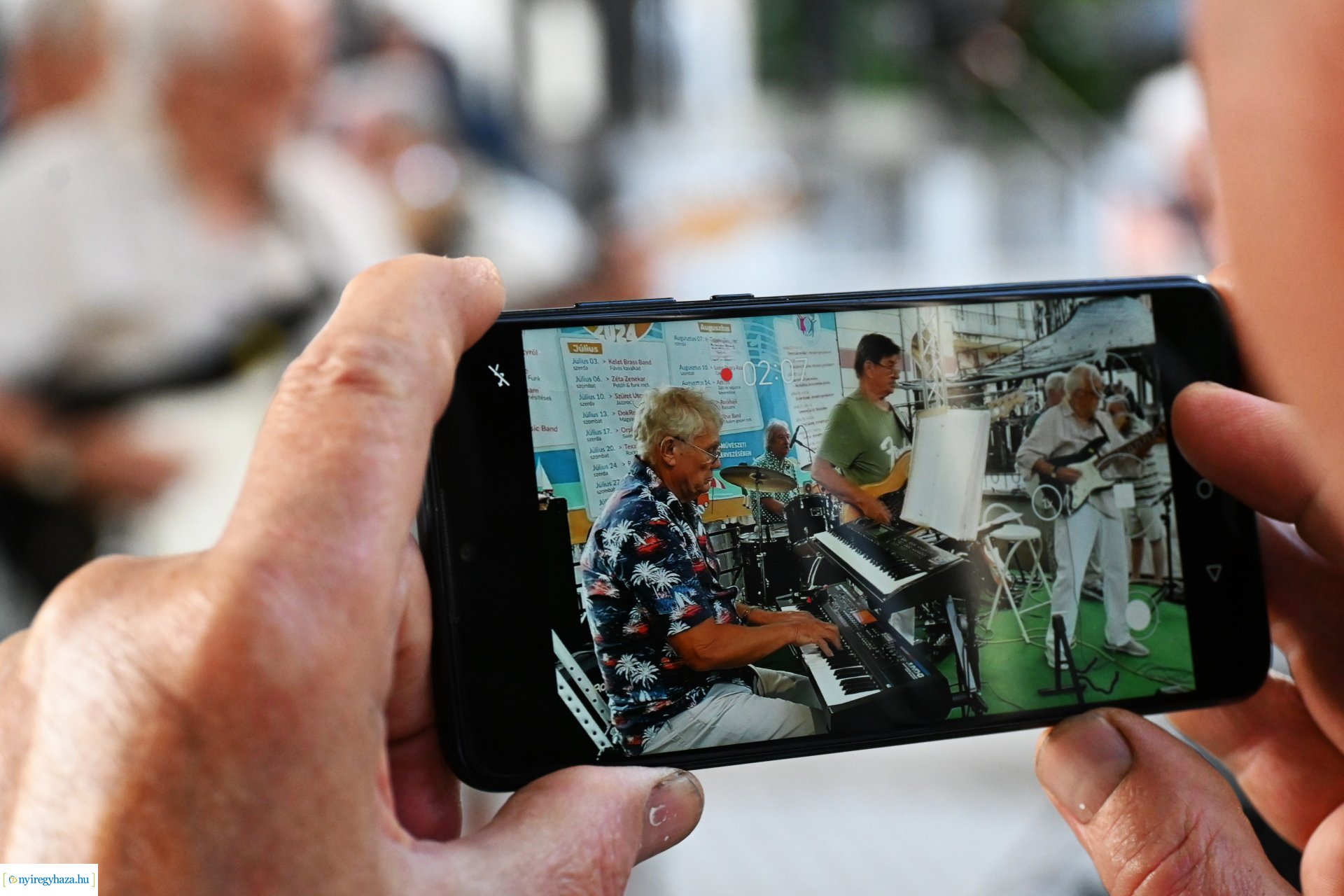 A Ret-Rock Band koncertje a Zene Sóstón programsorozat színpadán