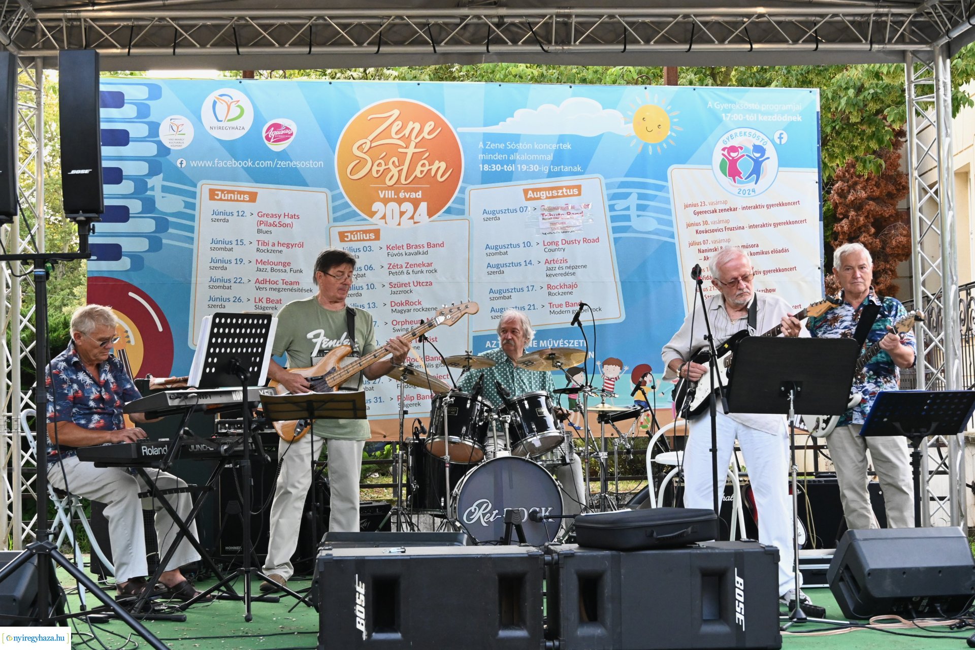 A Ret-Rock Band koncertje a Zene Sóstón programsorozat színpadán