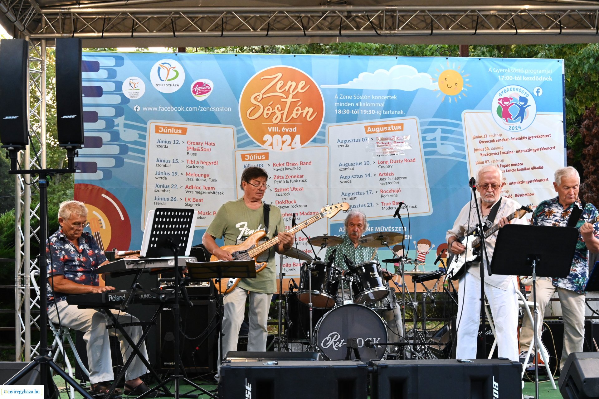 A Ret-Rock Band koncertje a Zene Sóstón programsorozat színpadán