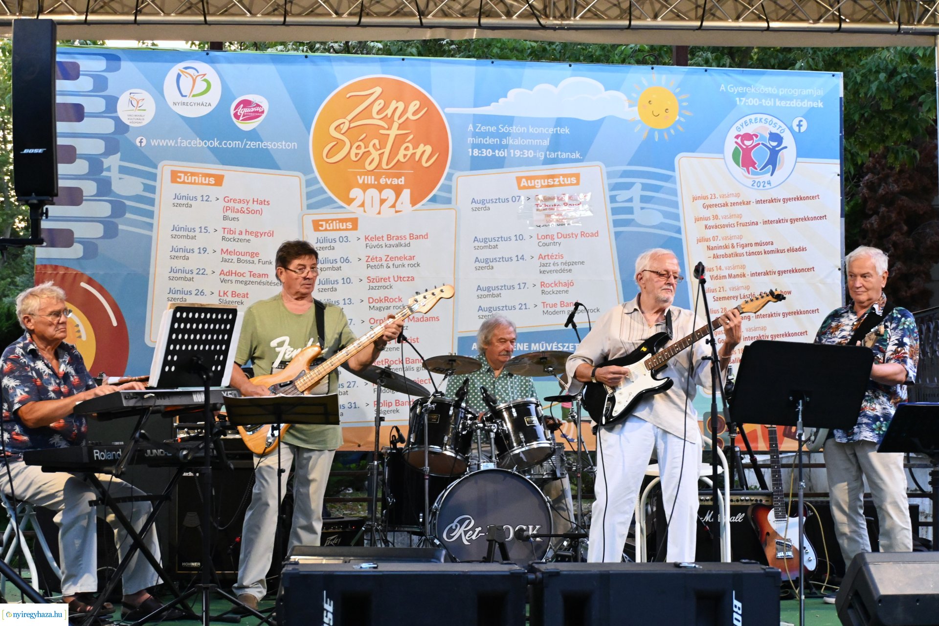 A Ret-Rock Band koncertje a Zene Sóstón programsorozat színpadán