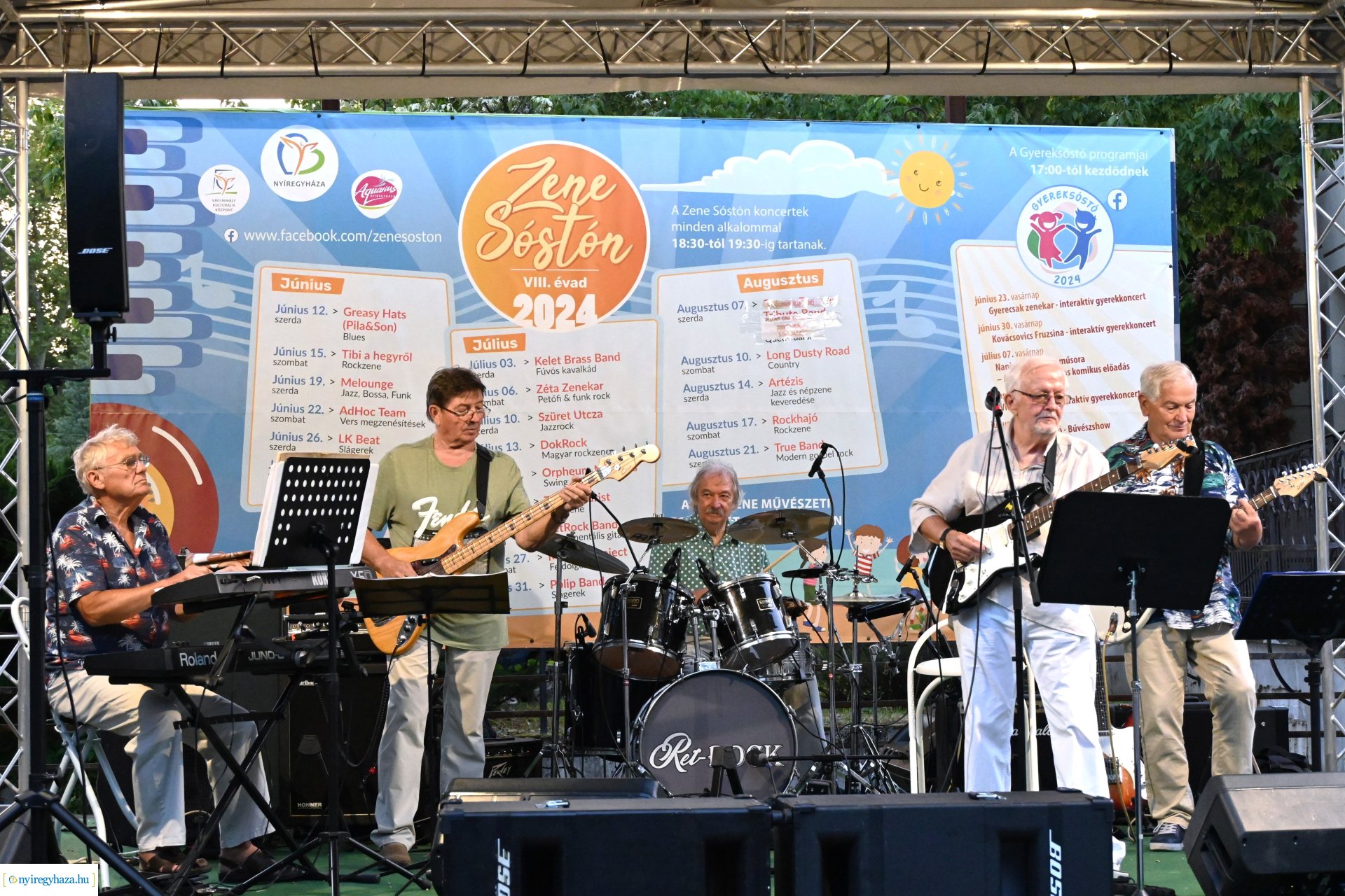 A Ret-Rock Band koncertje a Zene Sóstón programsorozat színpadán