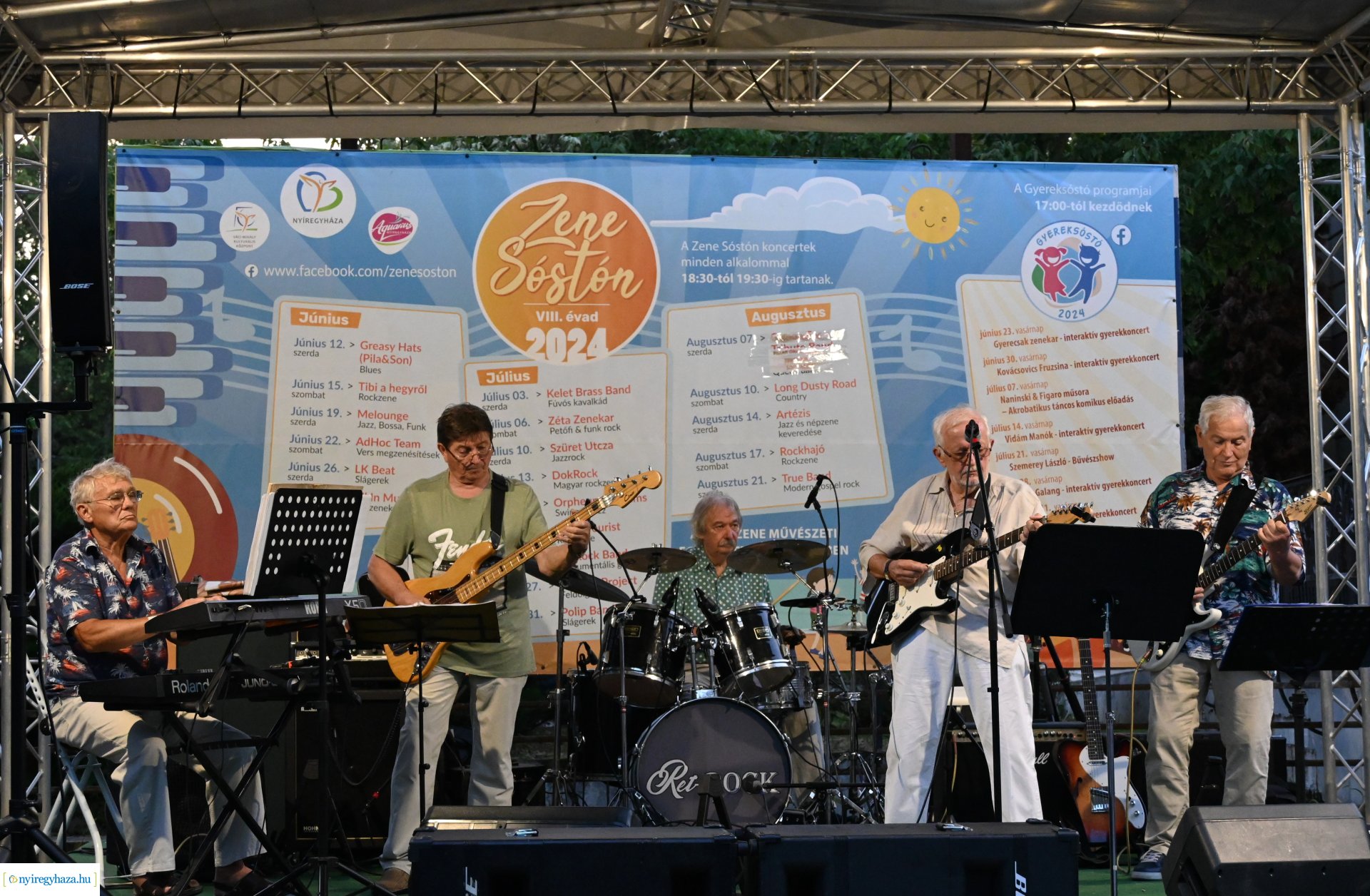 A Ret-Rock Band koncertje a Zene Sóstón programsorozat színpadán