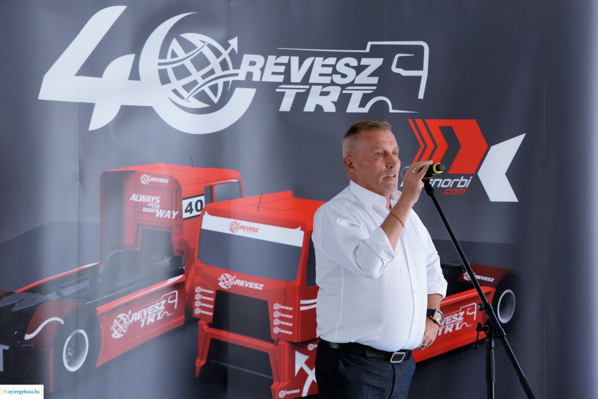 A Révész Truck Racing Team hivatalos versenykamion bemutatója