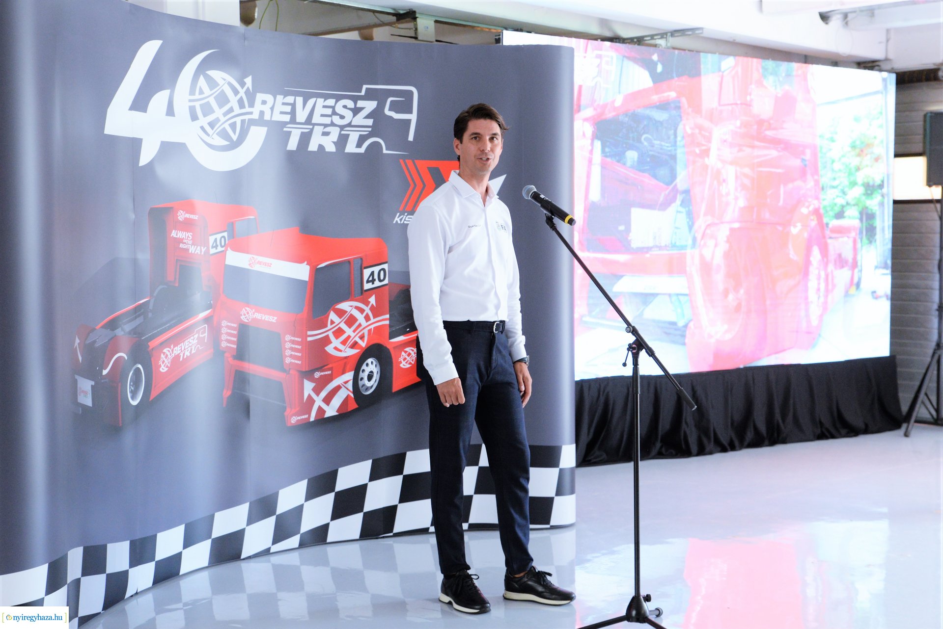 A Révész Truck Racing Team hivatalos versenykamion bemutatója