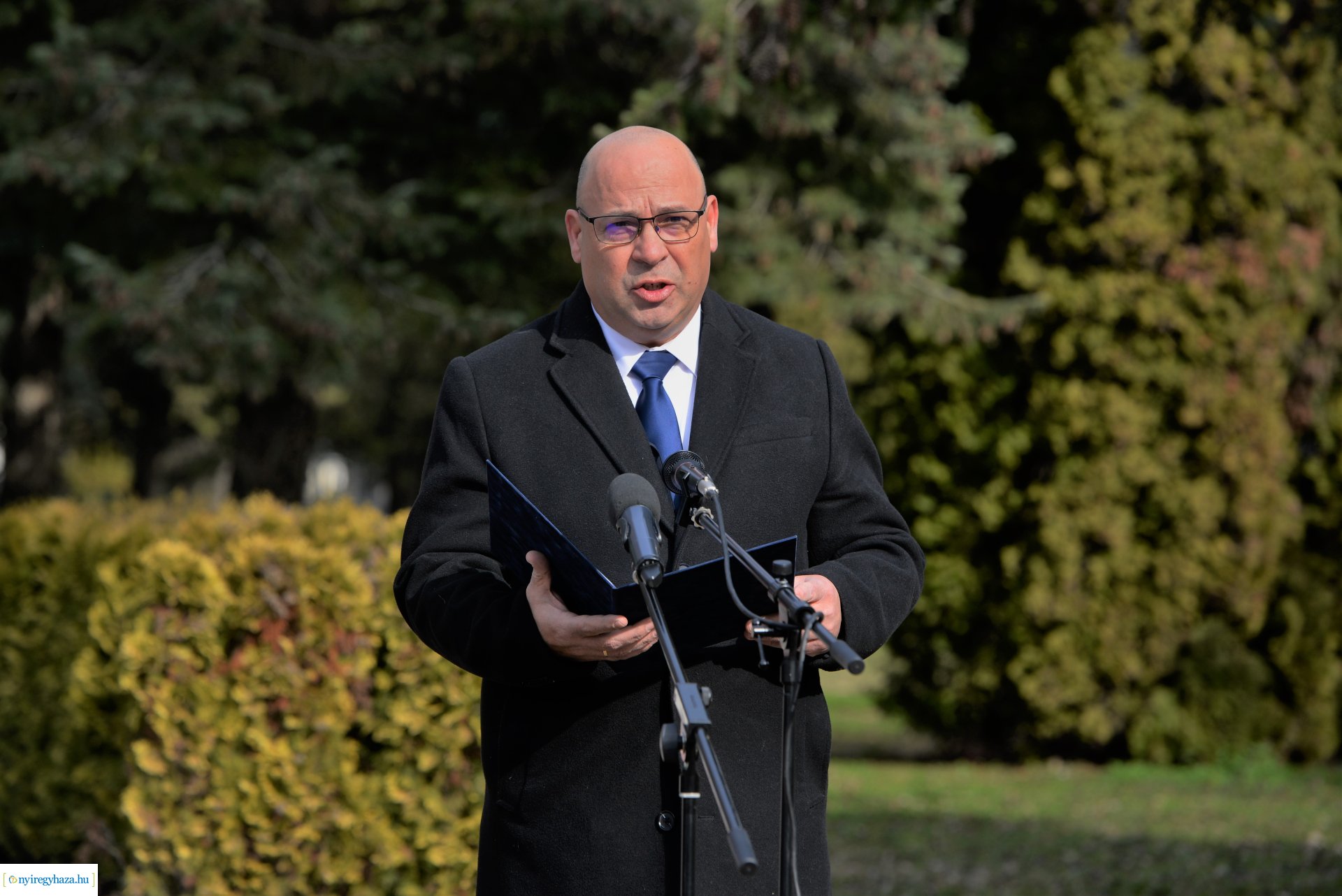 A romák elleni sorozatgyilkosságok áldozataira emlékeztek