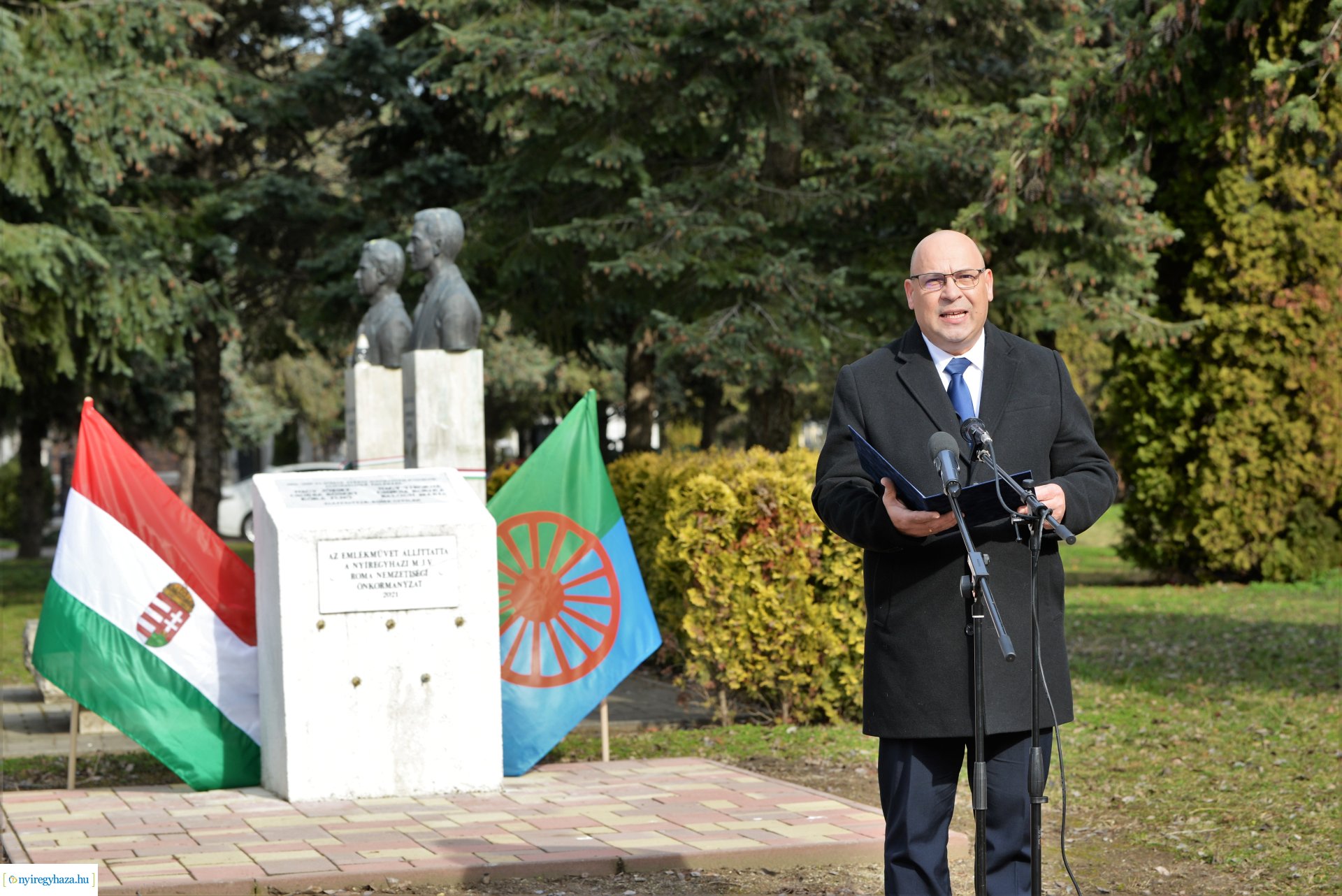 A romák elleni sorozatgyilkosságok áldozataira emlékeztek