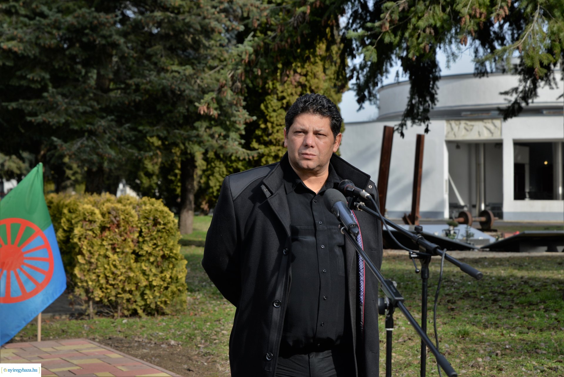 A romák elleni sorozatgyilkosságok áldozataira emlékeztek