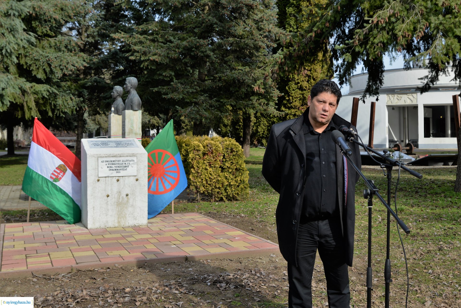 A romák elleni sorozatgyilkosságok áldozataira emlékeztek