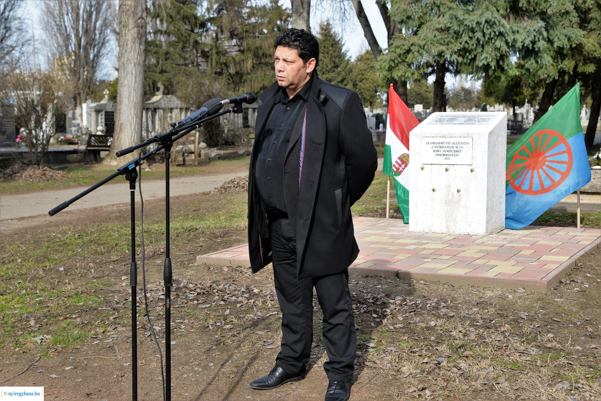 A romák elleni sorozatgyilkosságok áldozataira emlékeztek