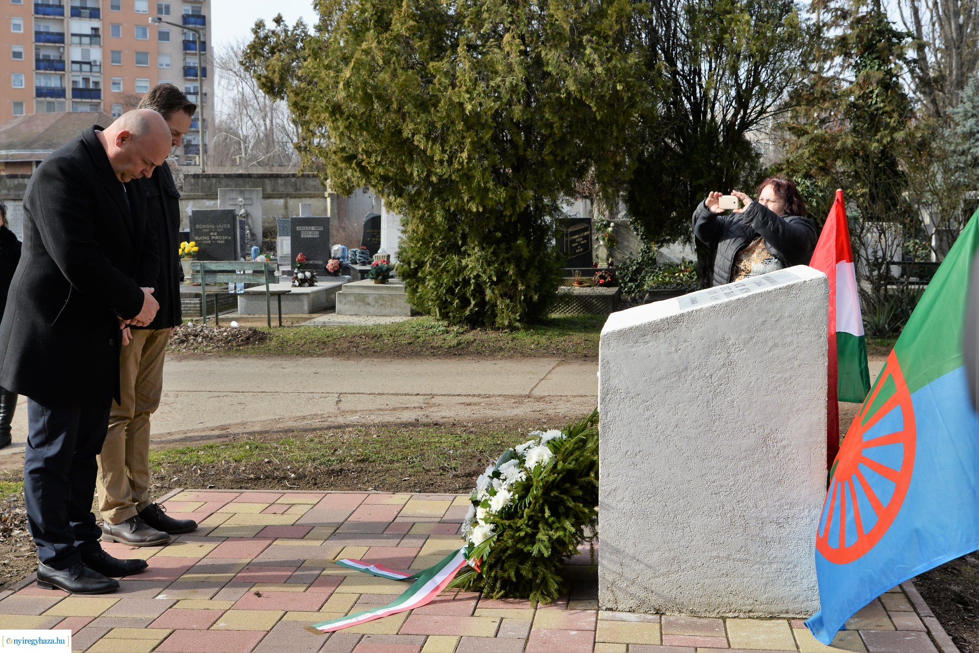 A romák elleni sorozatgyilkosságok áldozataira emlékeztek