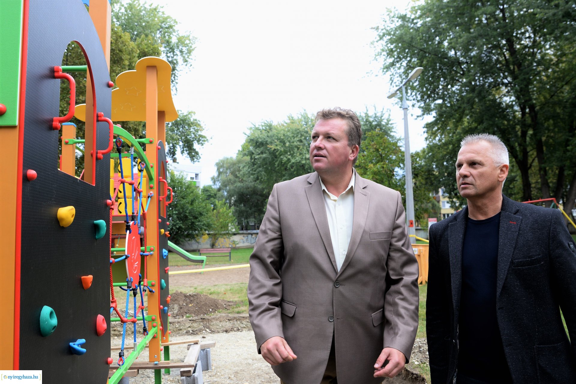 A Sarkanytú utcán hamarosan elkészül a felújított játszótér