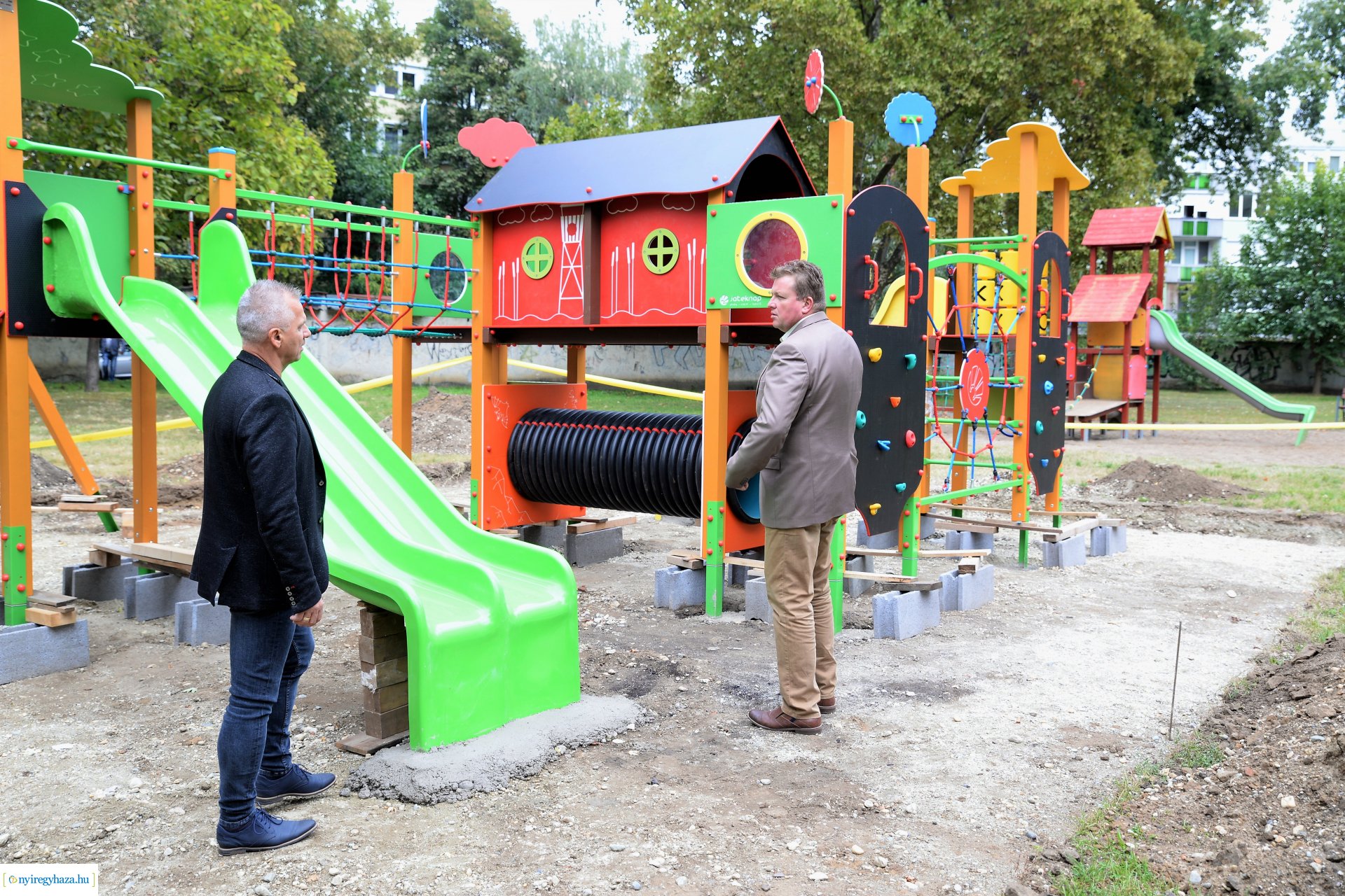 A Sarkanytú utcán hamarosan elkészül a felújított játszótér