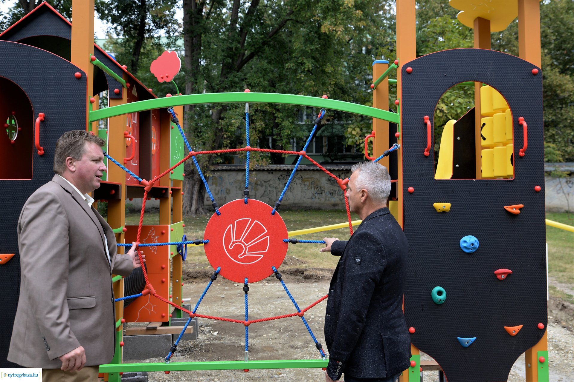 A Sarkanytú utcán hamarosan elkészül a felújított játszótér