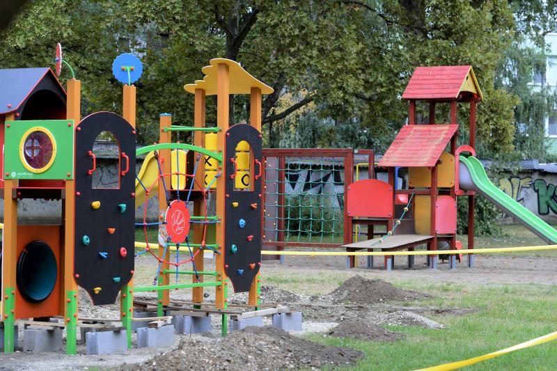 A Sarkanytú utcán hamarosan elkészül a felújított játszótér