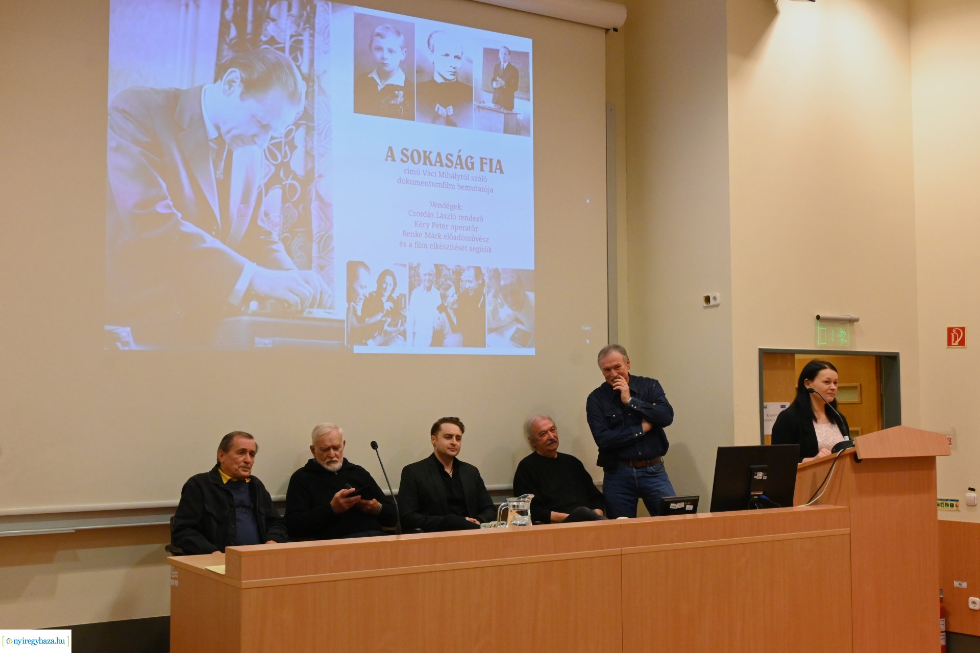 A sokaság fia-filmbemutató a könyvtárban