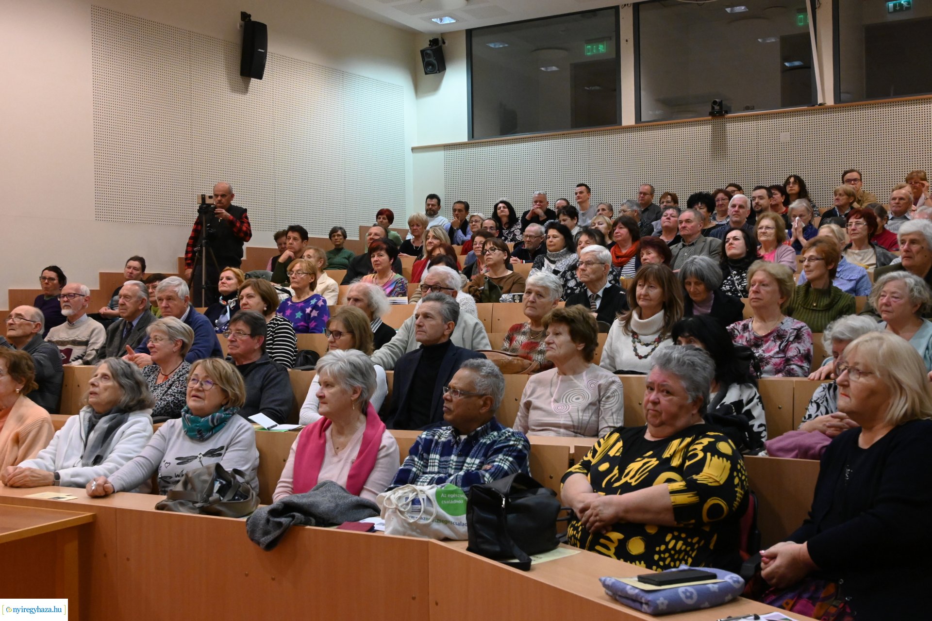 A sokaság fia-filmbemutató a könyvtárban