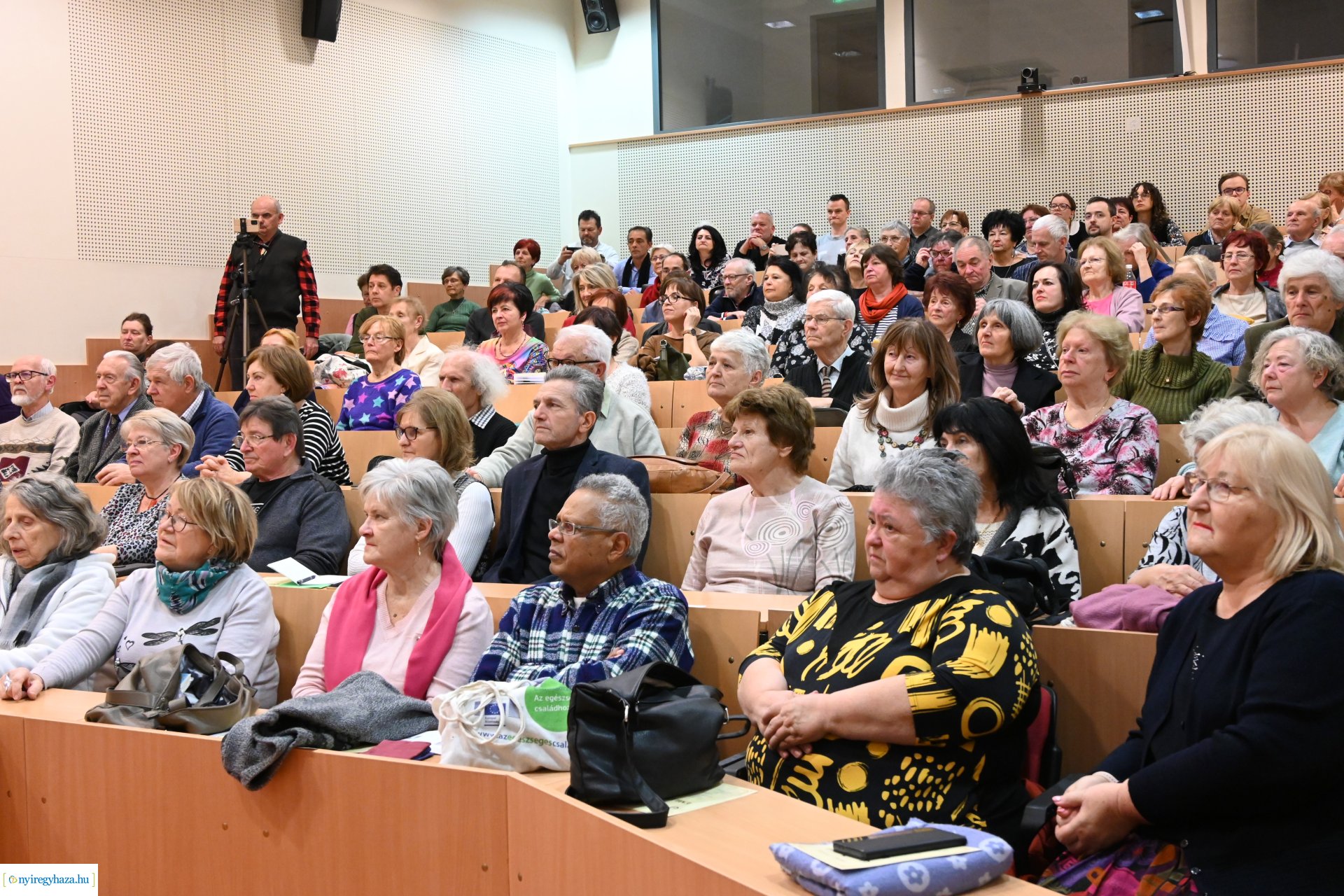 A sokaság fia-filmbemutató a könyvtárban