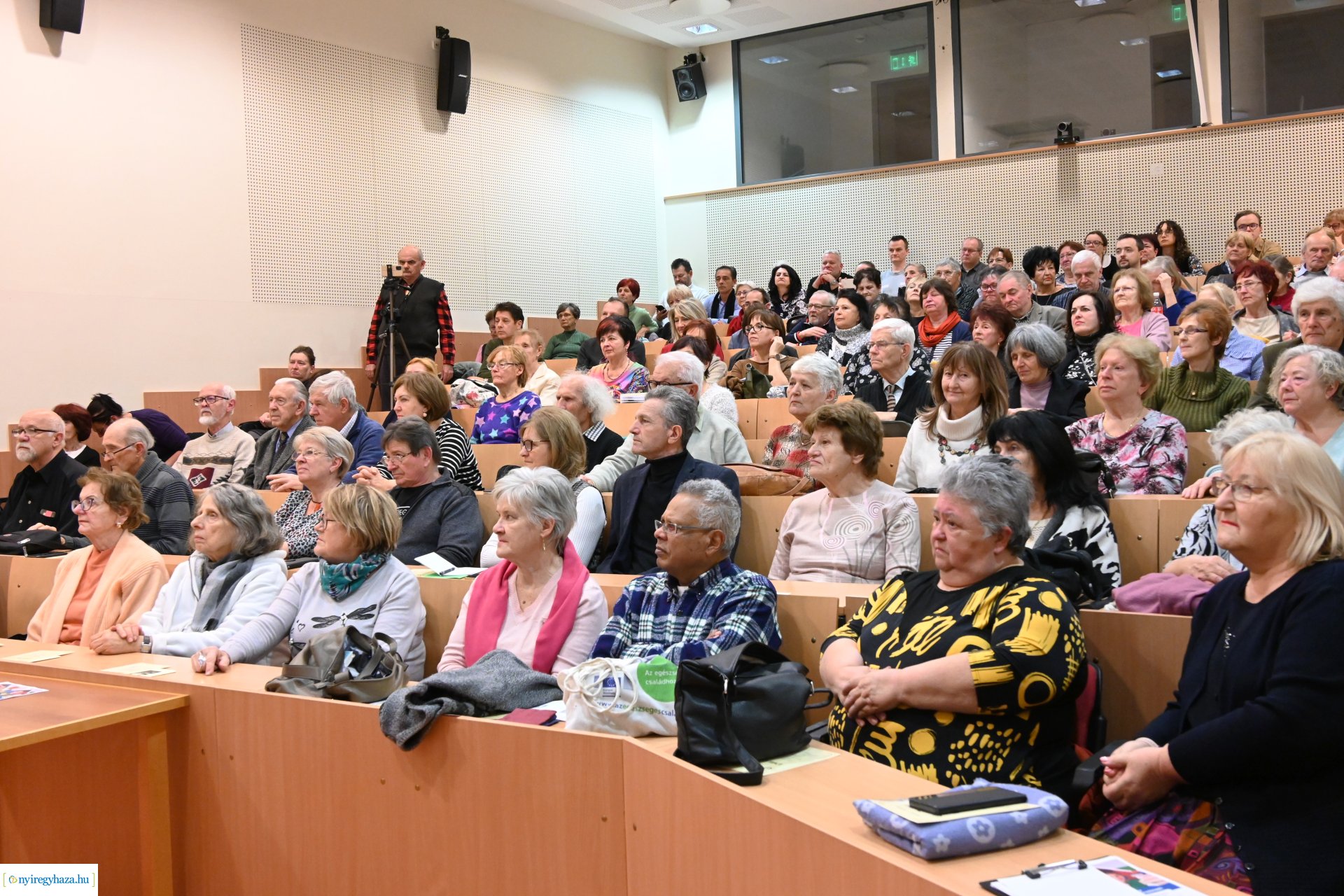 A sokaság fia-filmbemutató a könyvtárban