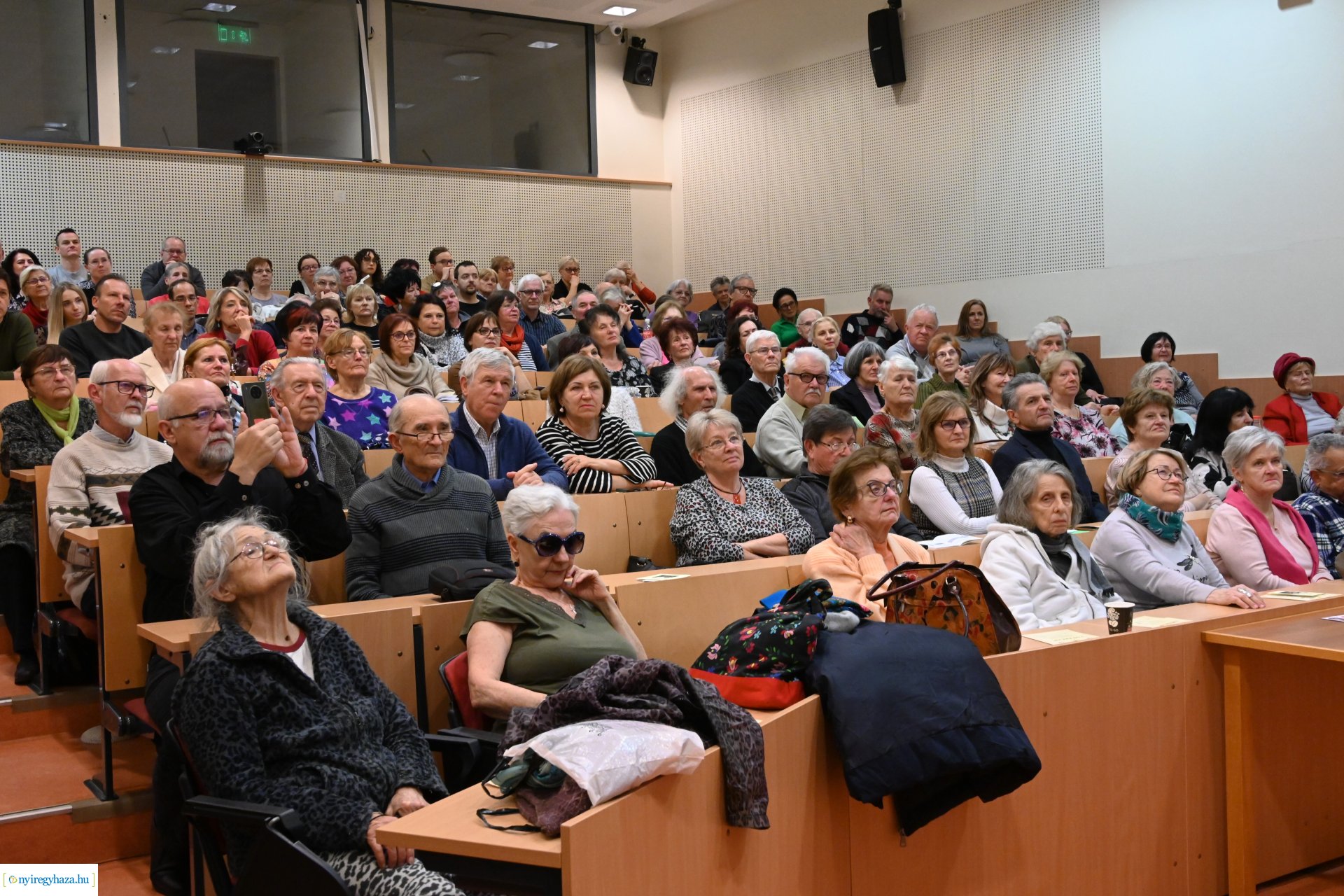 A sokaság fia-filmbemutató a könyvtárban