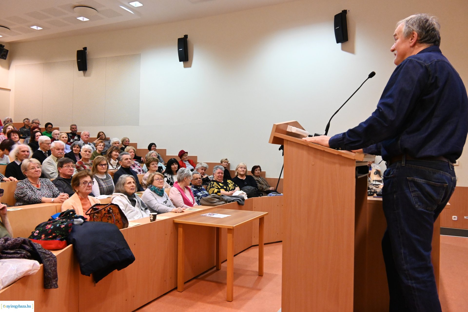 A sokaság fia-filmbemutató a könyvtárban