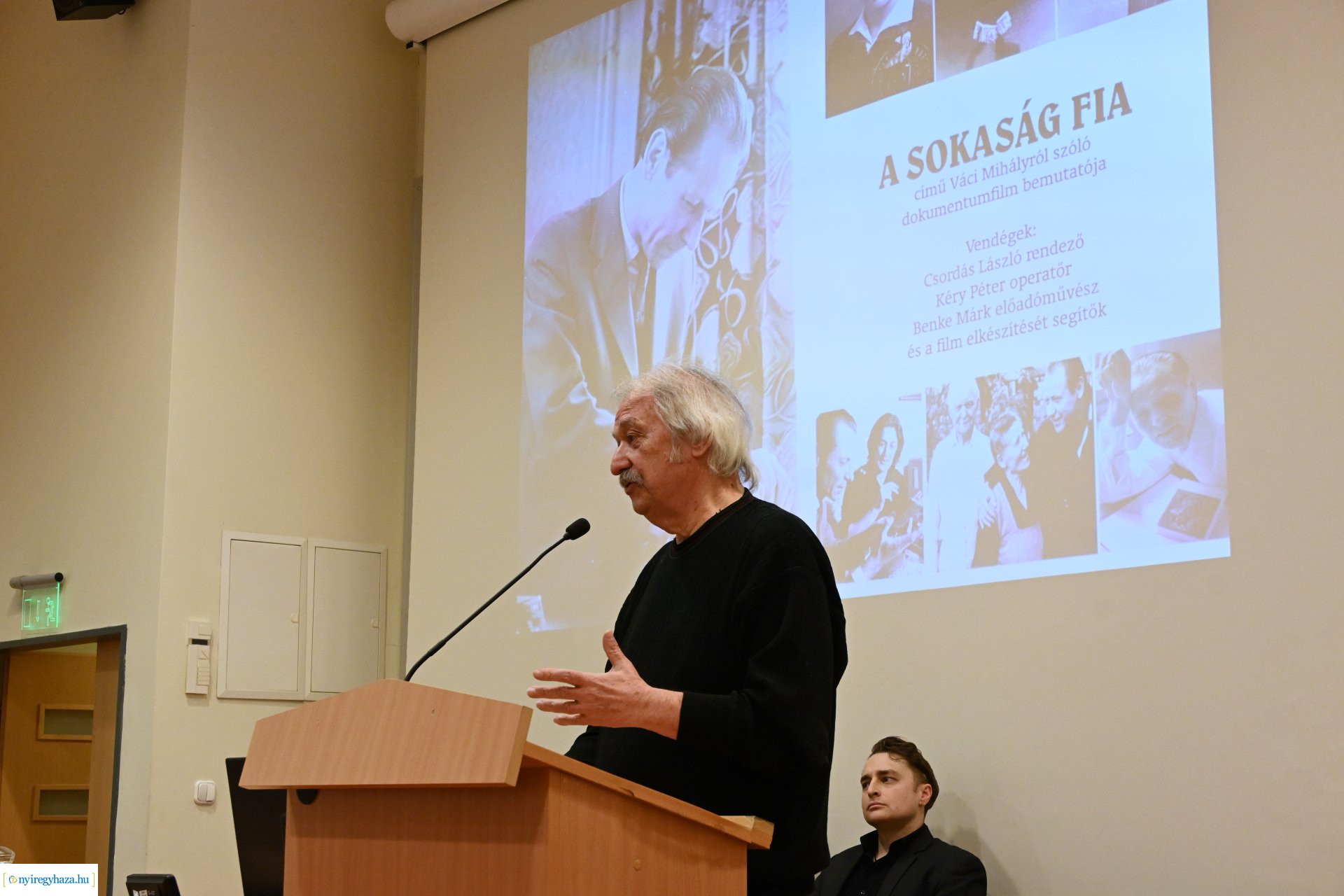 A sokaság fia-filmbemutató a könyvtárban