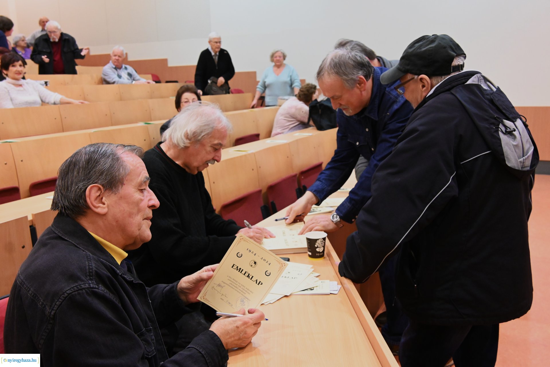 A sokaság fia-filmbemutató a könyvtárban