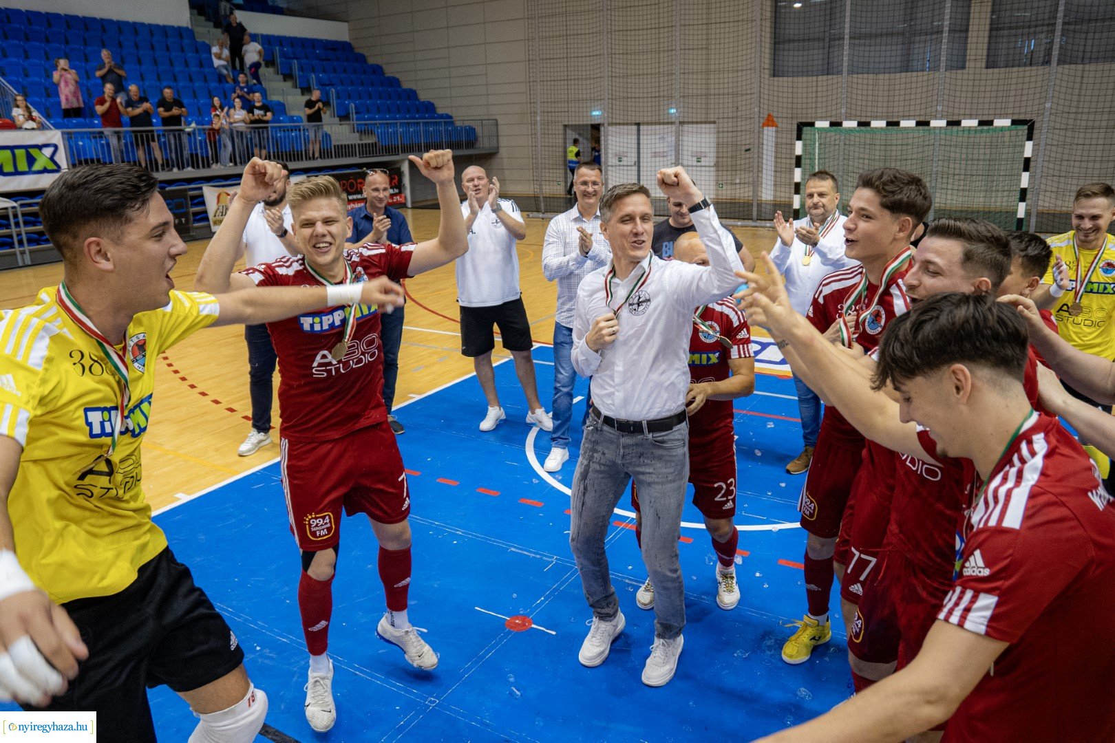 A' Studió Futsal Nyíregyháza megszerezte a bronzérmet - Így ünnepeltek a játékosok a mérkőzést követően