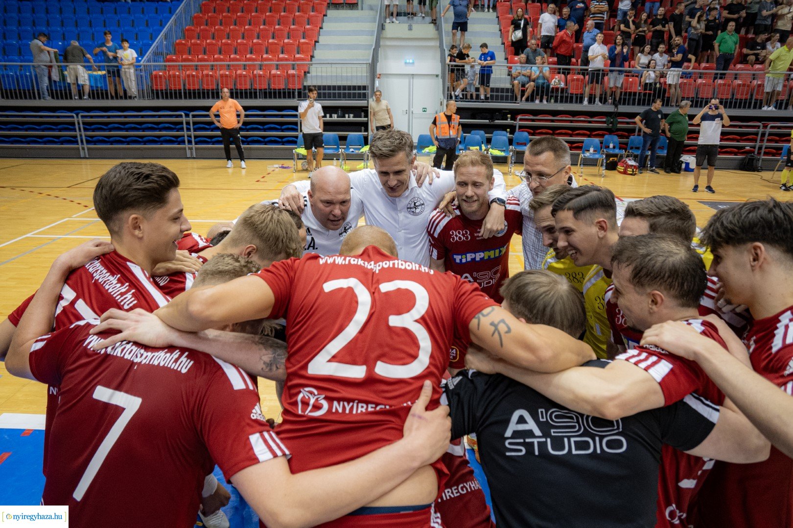 A' Studió Futsal Nyíregyháza megszerezte a bronzérmet - Így ünnepeltek a játékosok a mérkőzést követően