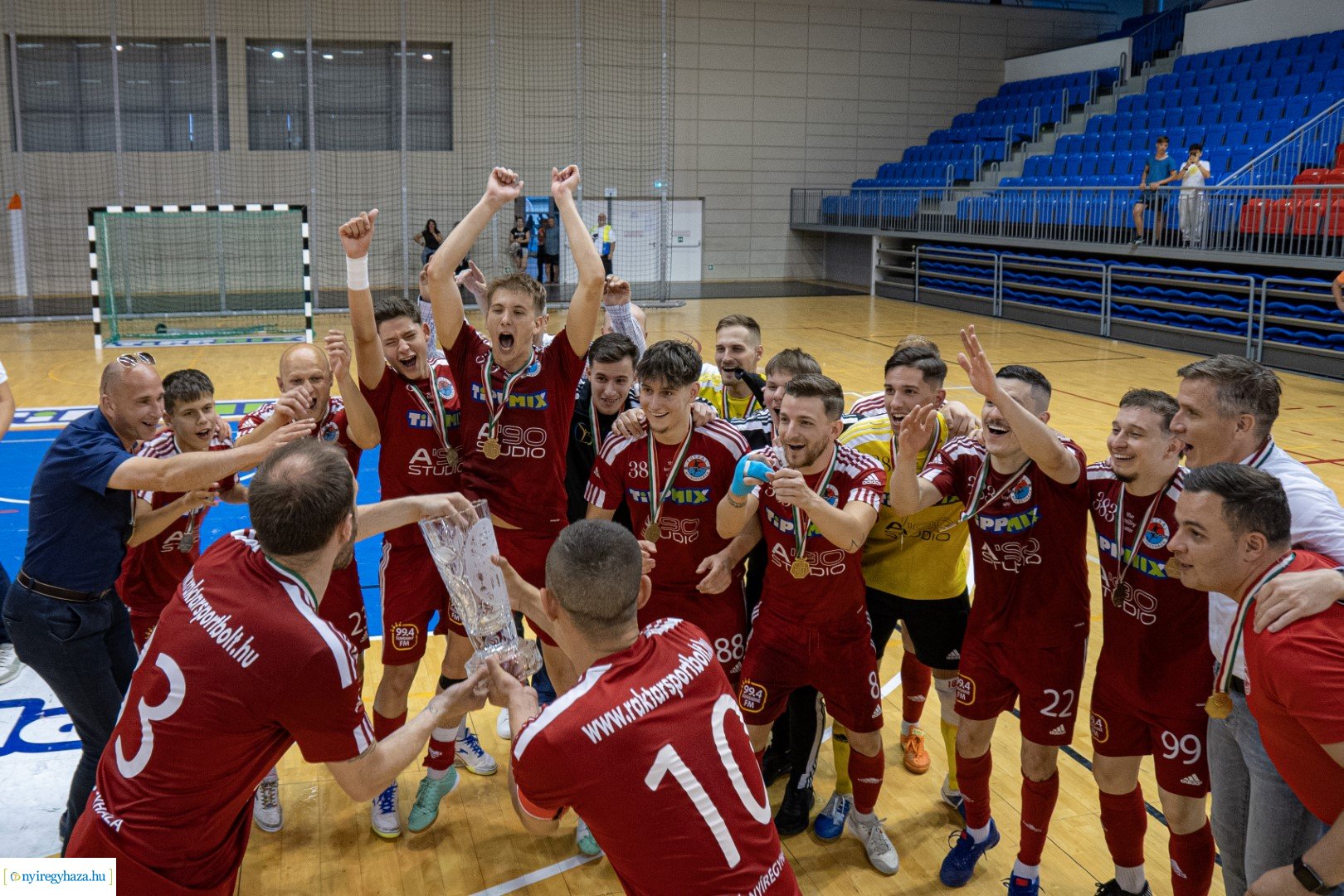 A' Studió Futsal Nyíregyháza megszerezte a bronzérmet - Így ünnepeltek a játékosok a mérkőzést követően
