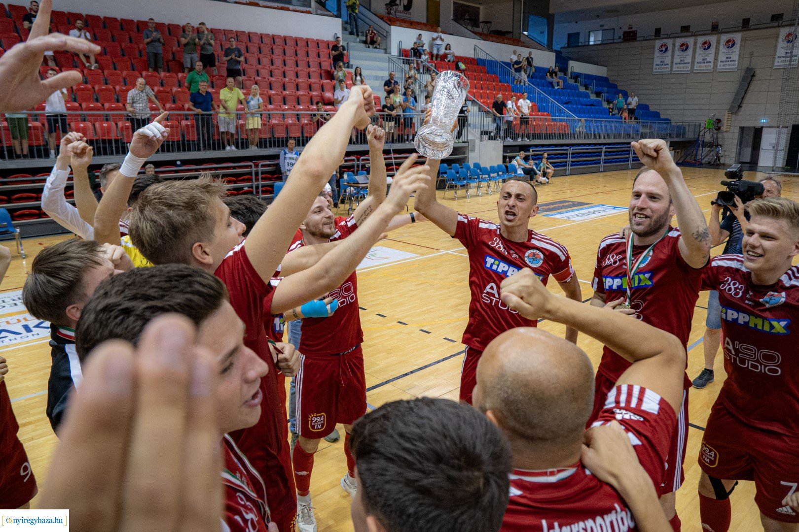 A' Studió Futsal Nyíregyháza megszerezte a bronzérmet - Így ünnepeltek a játékosok a mérkőzést követően