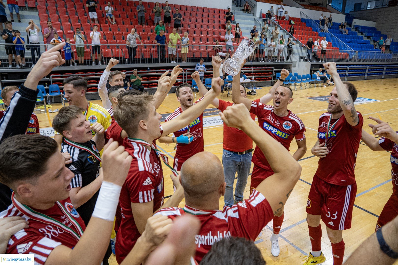 A' Studió Futsal Nyíregyháza megszerezte a bronzérmet - Így ünnepeltek a játékosok a mérkőzést követően