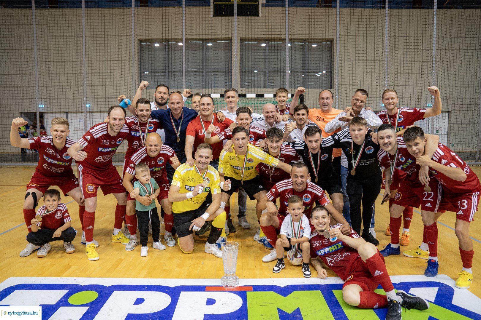 A' Studió Futsal Nyíregyháza megszerezte a bronzérmet - Így ünnepeltek a játékosok a mérkőzést követően