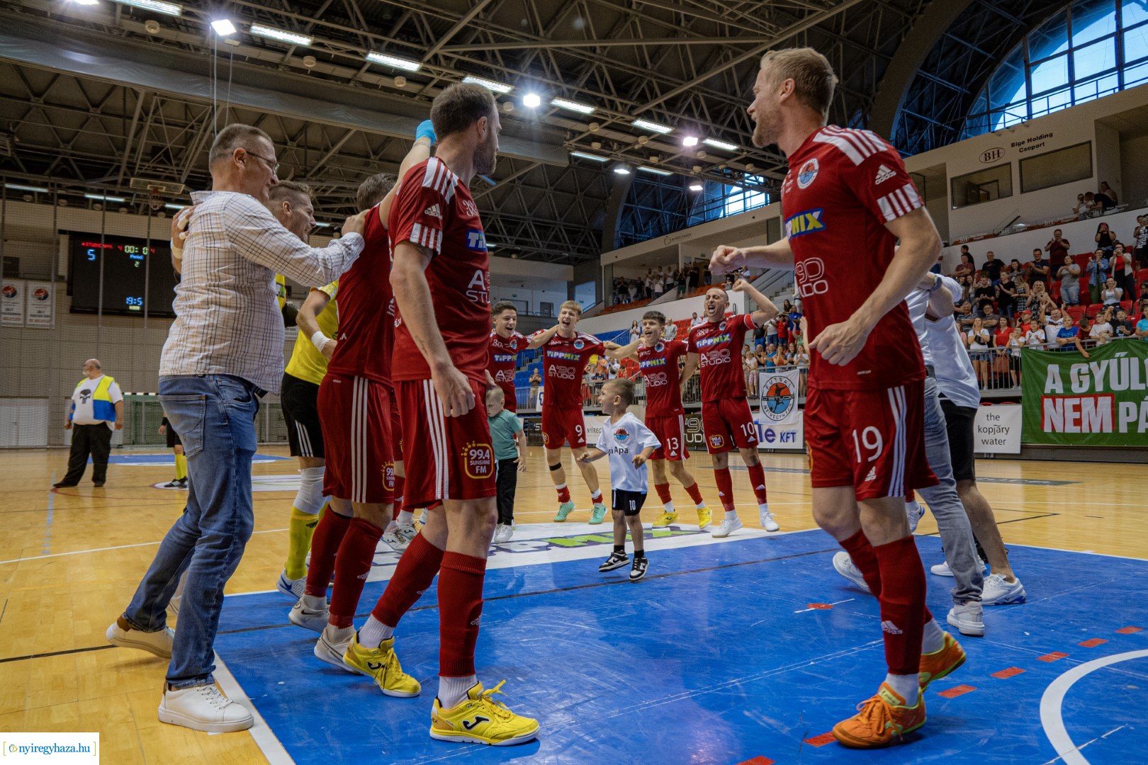 A' Studió Futsal Nyíregyháza megszerezte a bronzérmet - Így ünnepeltek a játékosok a mérkőzést követően