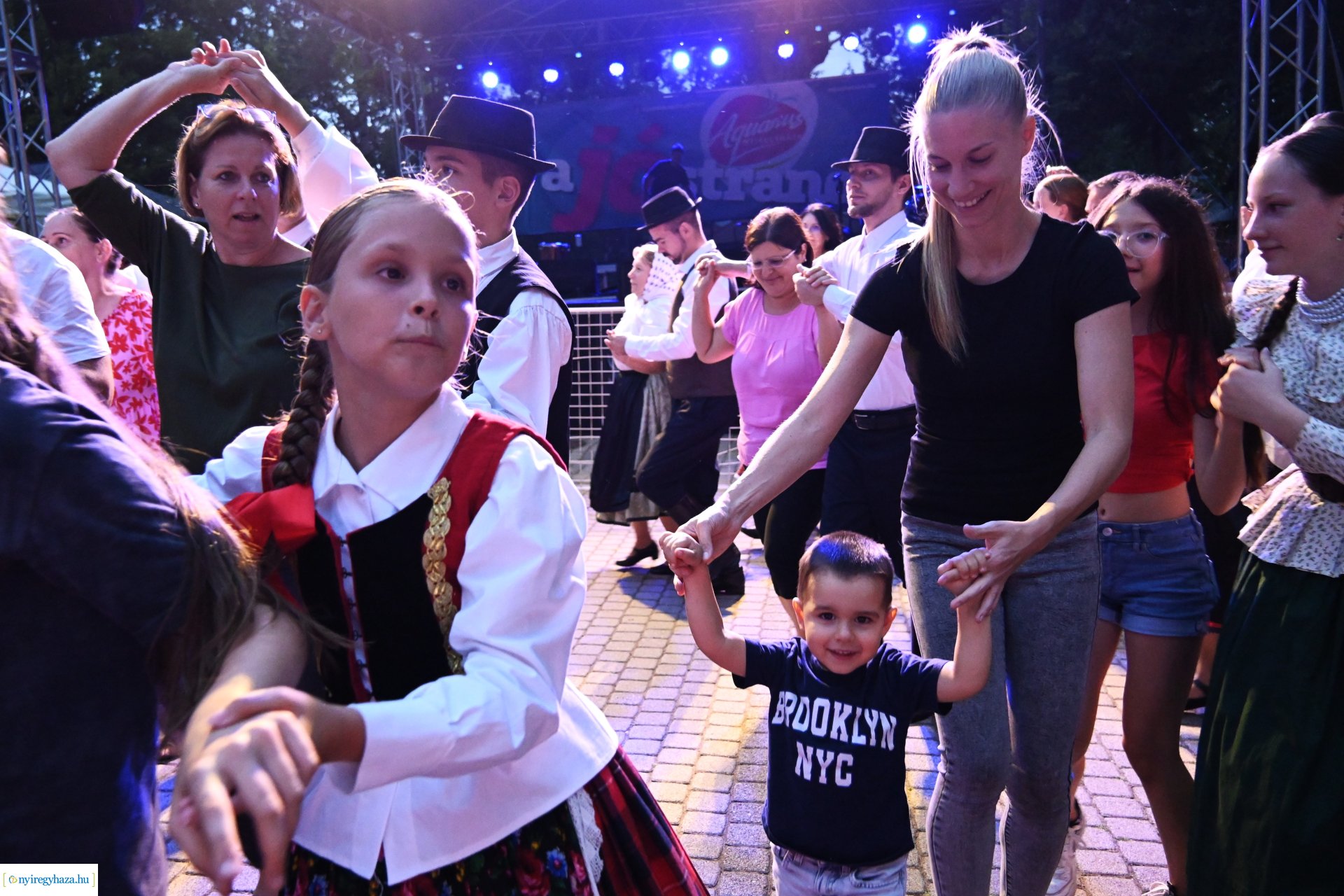 A Szabolcs Néptáncegyüttes a SóstóSerFeszten