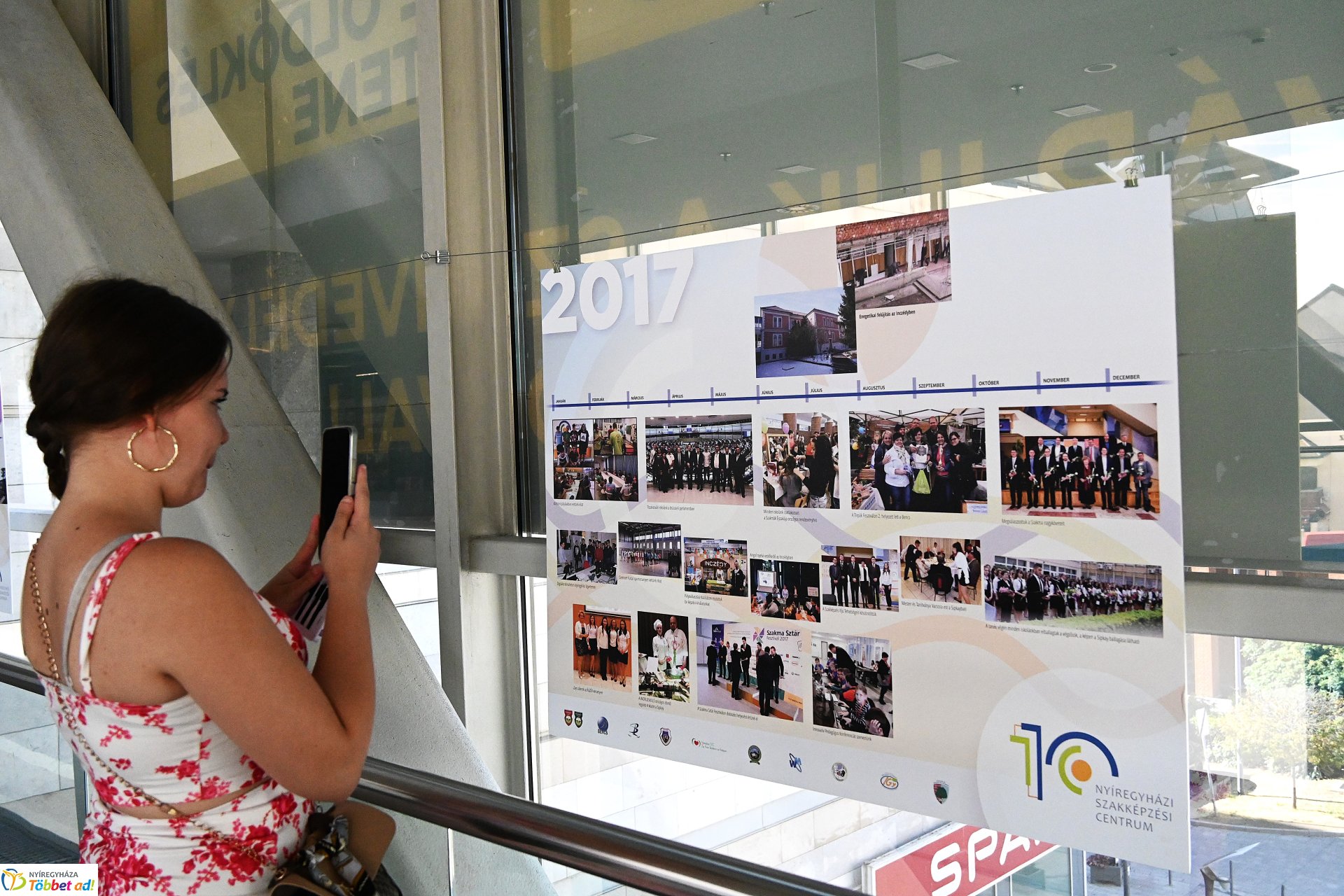 A Szakképzési Centrum idővonal kiállítása a Korzó Bevásárlóközpontban megtekinthető