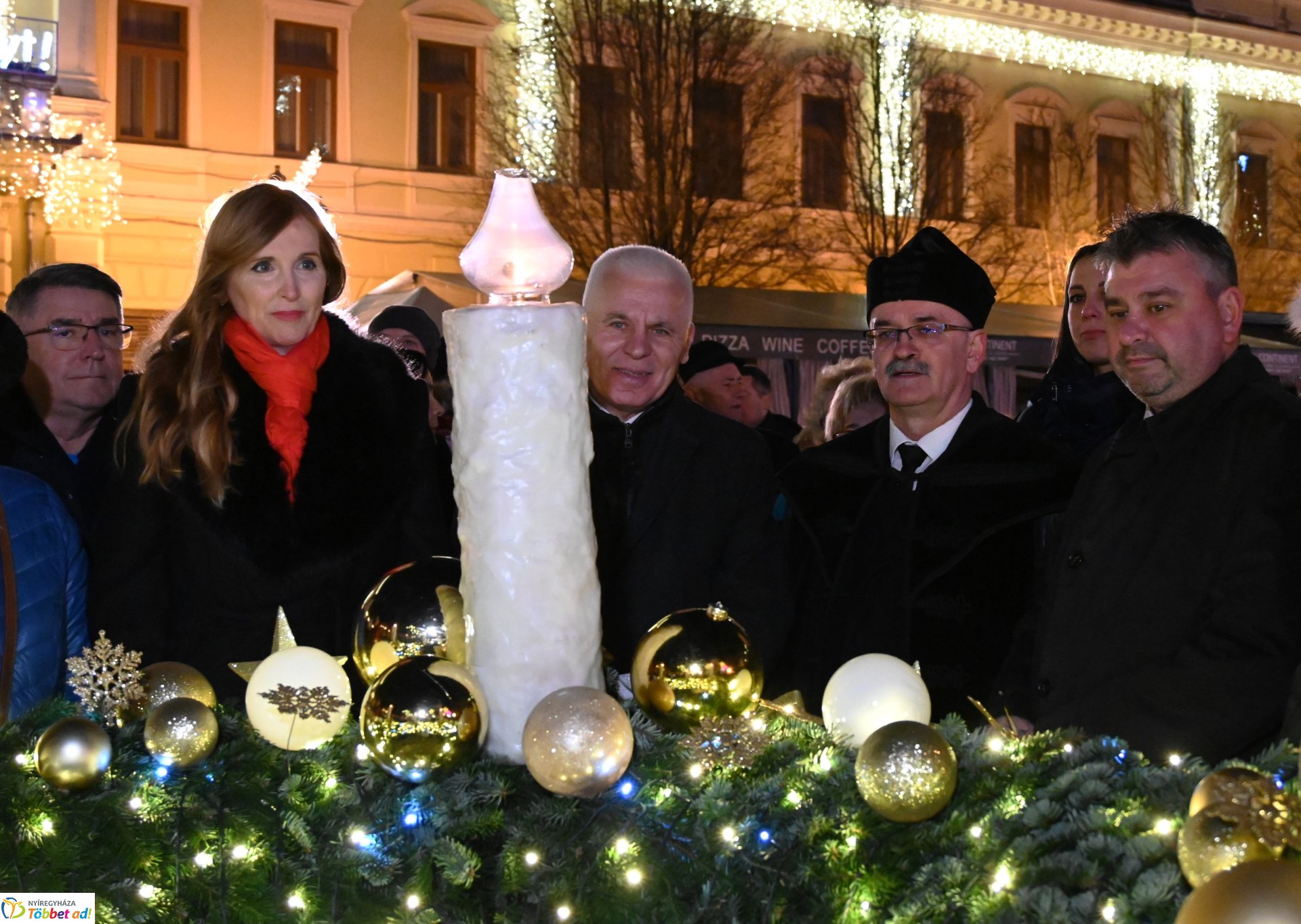 A szeretet lángja is  ég már az adventi  koszorún Nyíregyháza belvárosában
