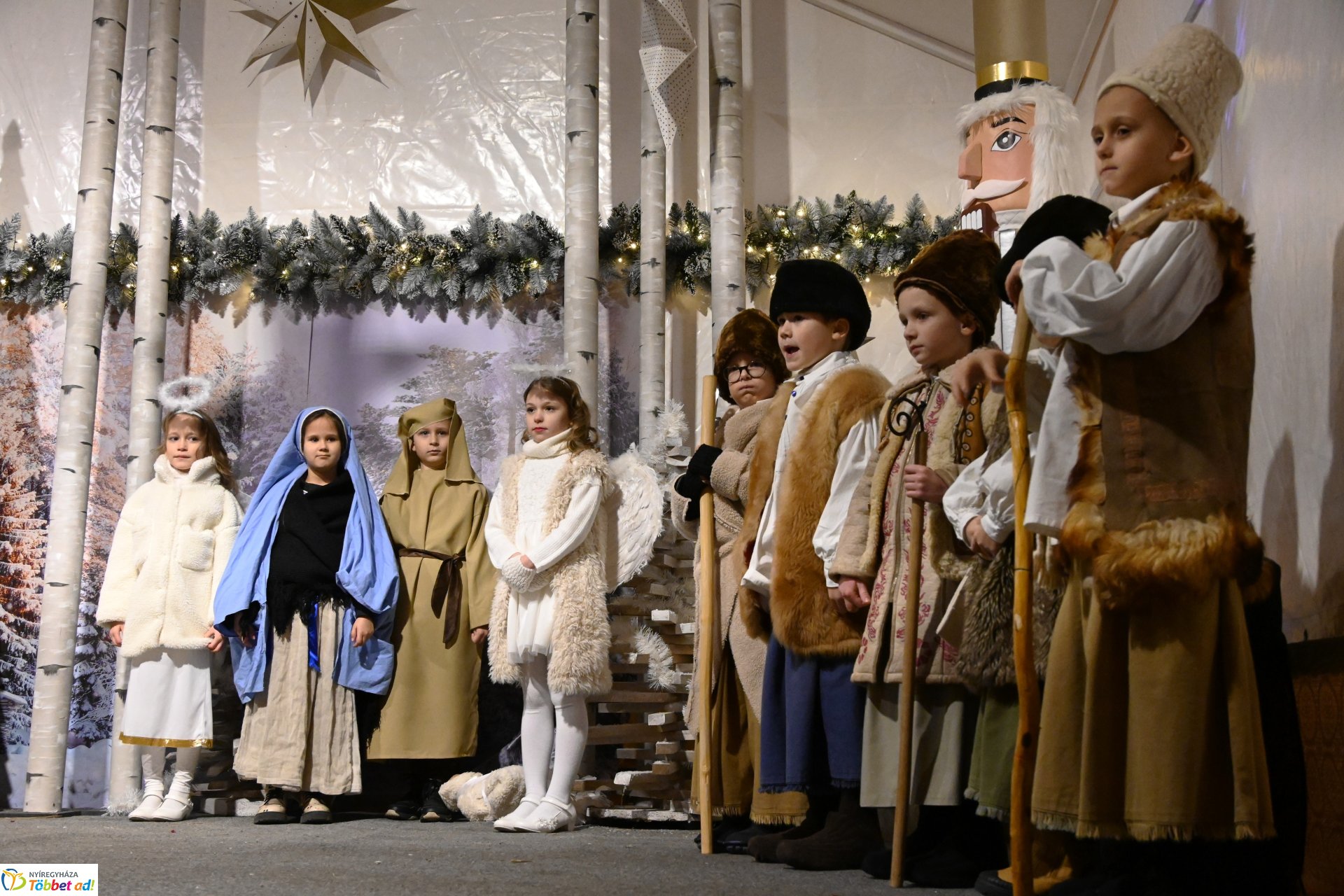 A szeretet lángja is  ég már az adventi  koszorún Nyíregyháza belvárosában