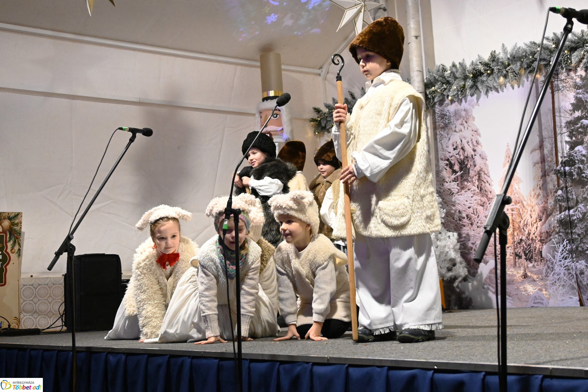 A szeretet lángja is  ég már az adventi  koszorún Nyíregyháza belvárosában