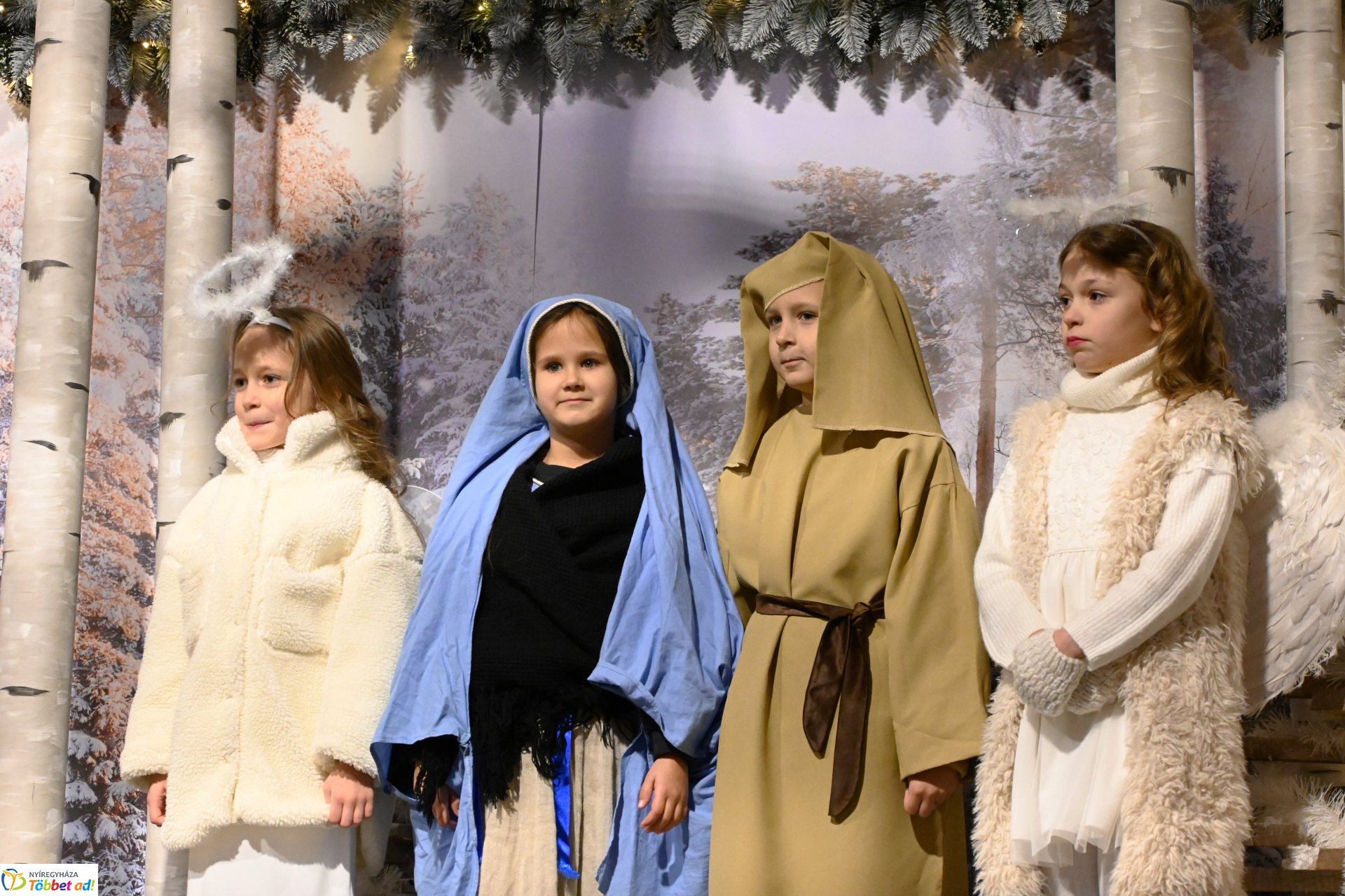 A szeretet lángja is  ég már az adventi  koszorún Nyíregyháza belvárosában