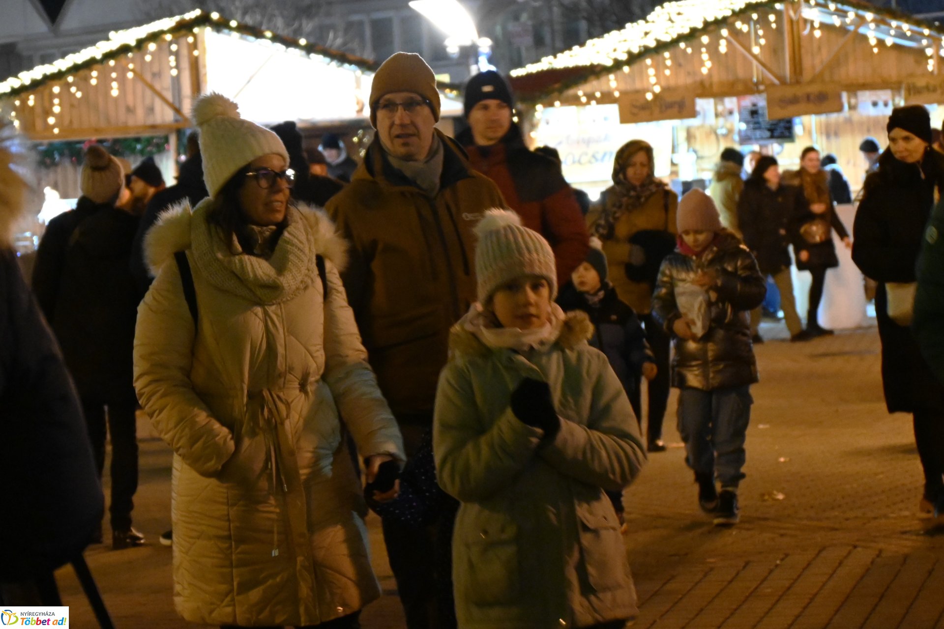 A szeretet lángja is  ég már az adventi  koszorún Nyíregyháza belvárosában
