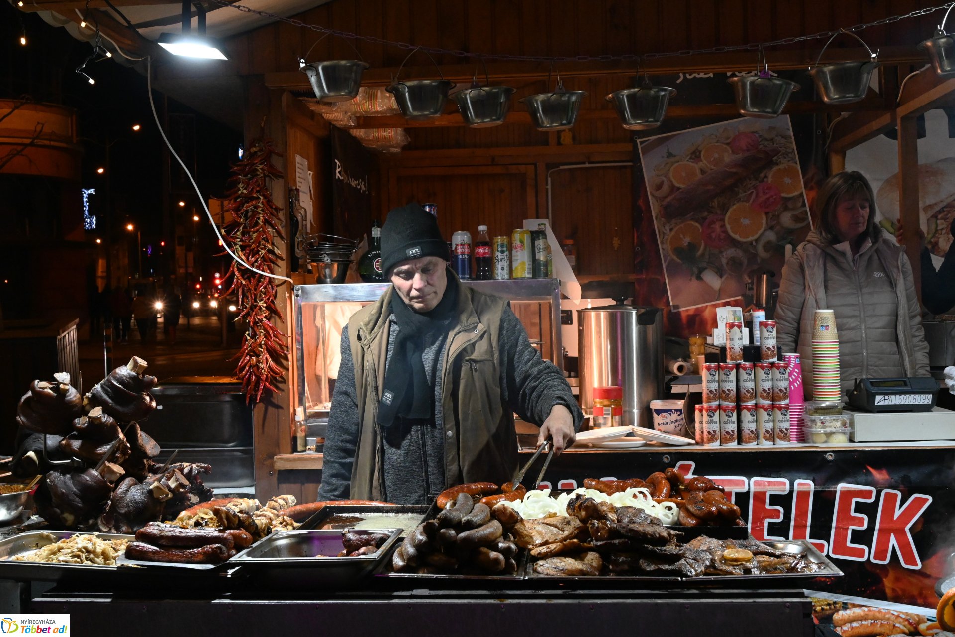 A szeretet lángja is  ég már az adventi  koszorún Nyíregyháza belvárosában
